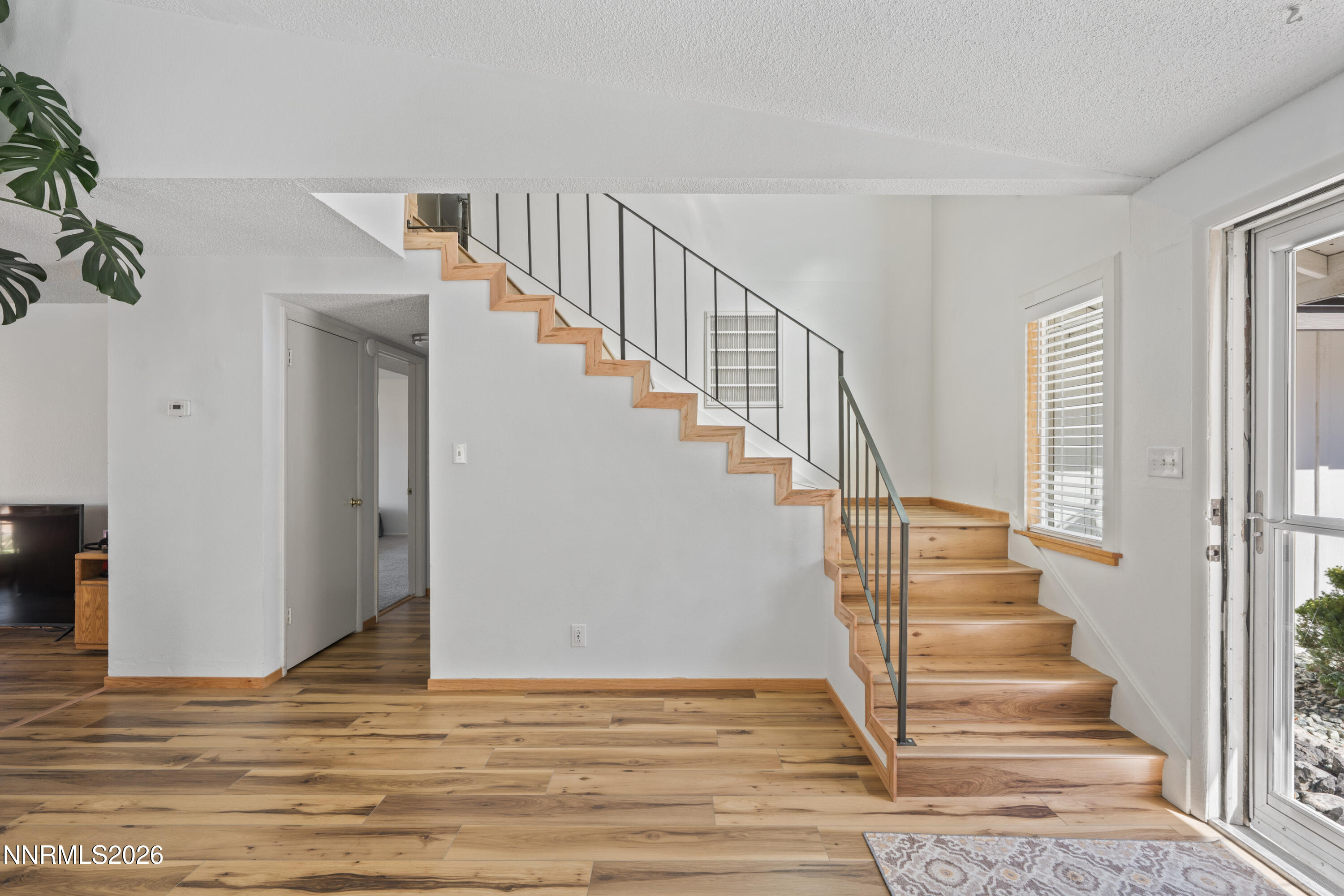 852 E York Way Property Photo 3