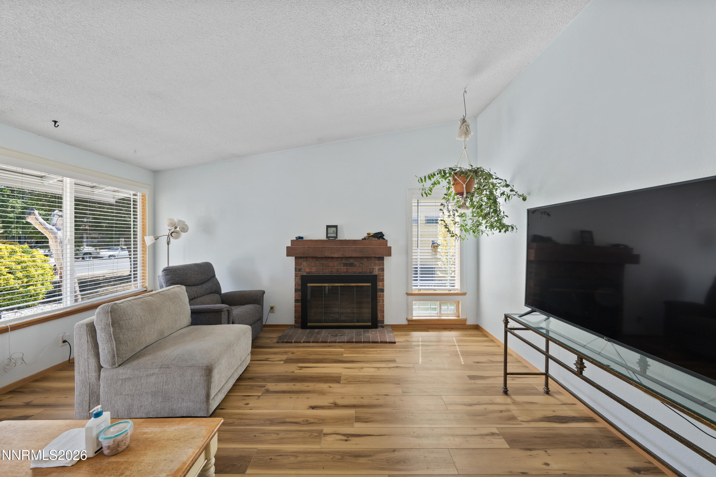 852 E York Way Property Photo 6
