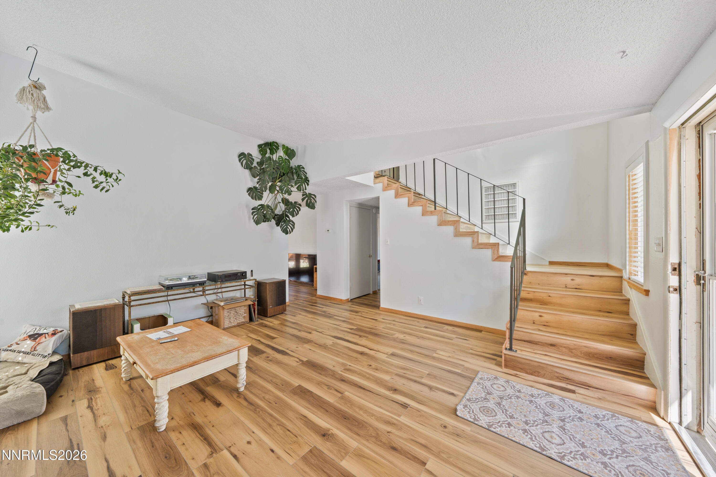 852 E York Way Property Photo 6