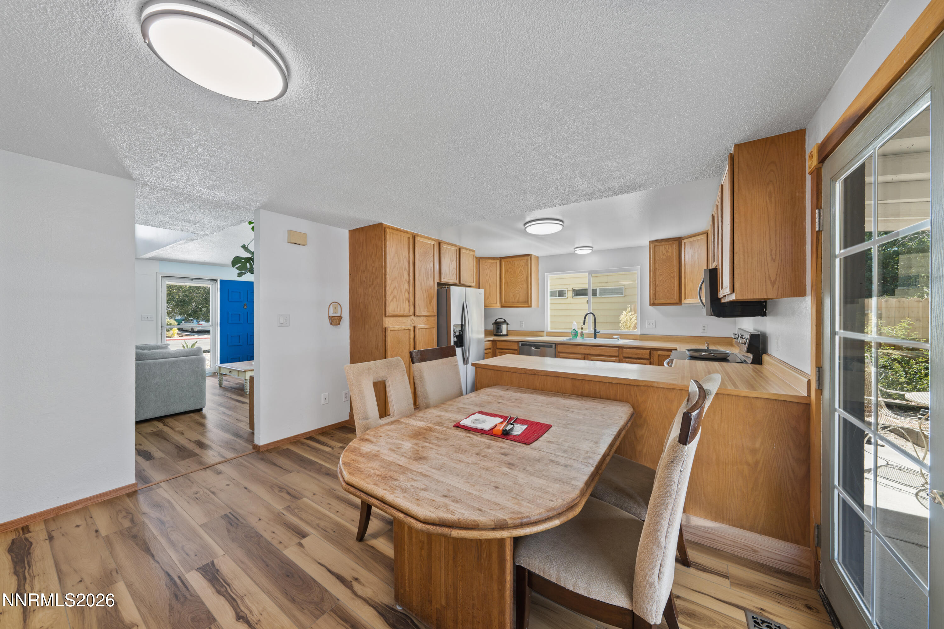 852 E York Way Property Photo 8