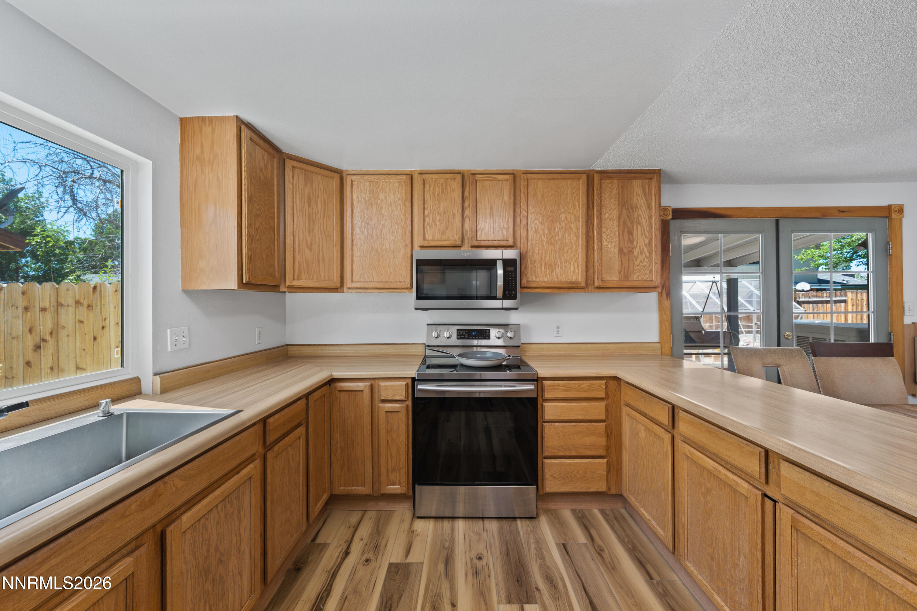 852 E York Way Property Photo 10