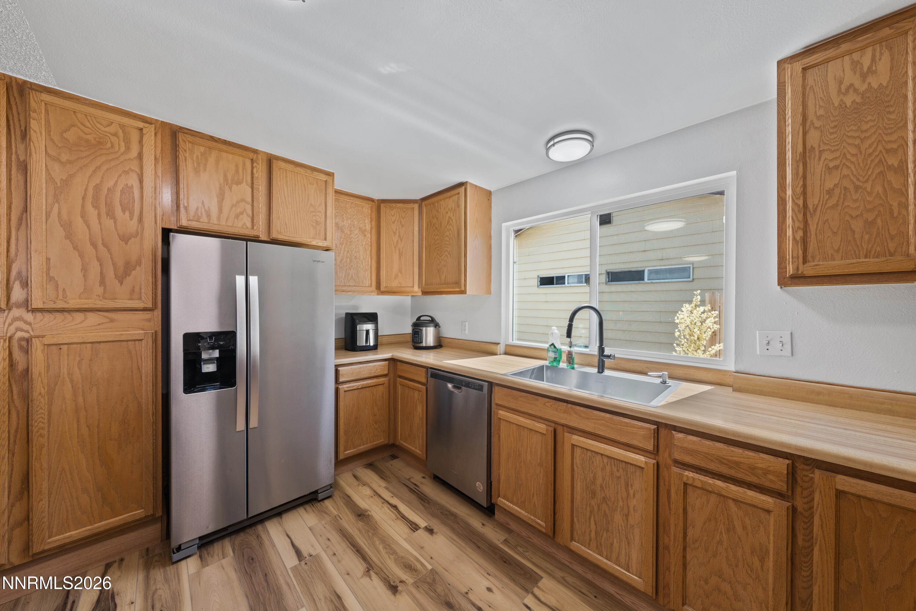 852 E York Way Property Photo 11