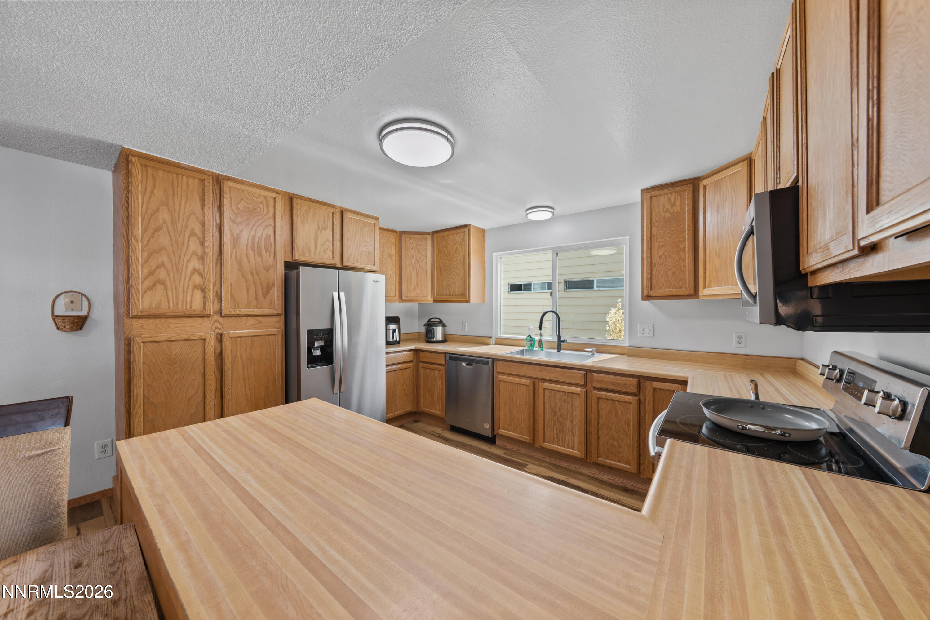 852 E York Way Property Photo 13