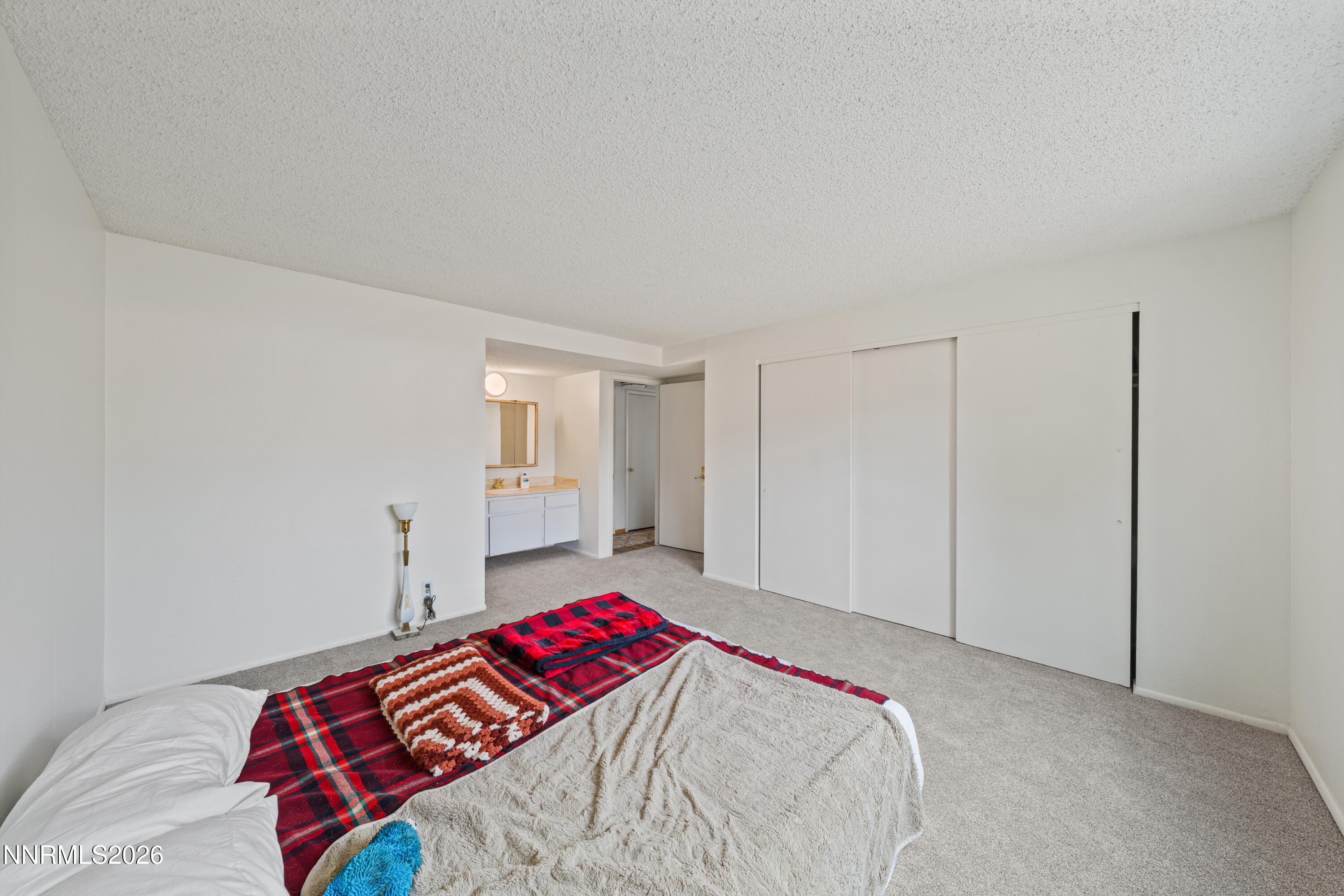 852 E York Way Property Photo 16