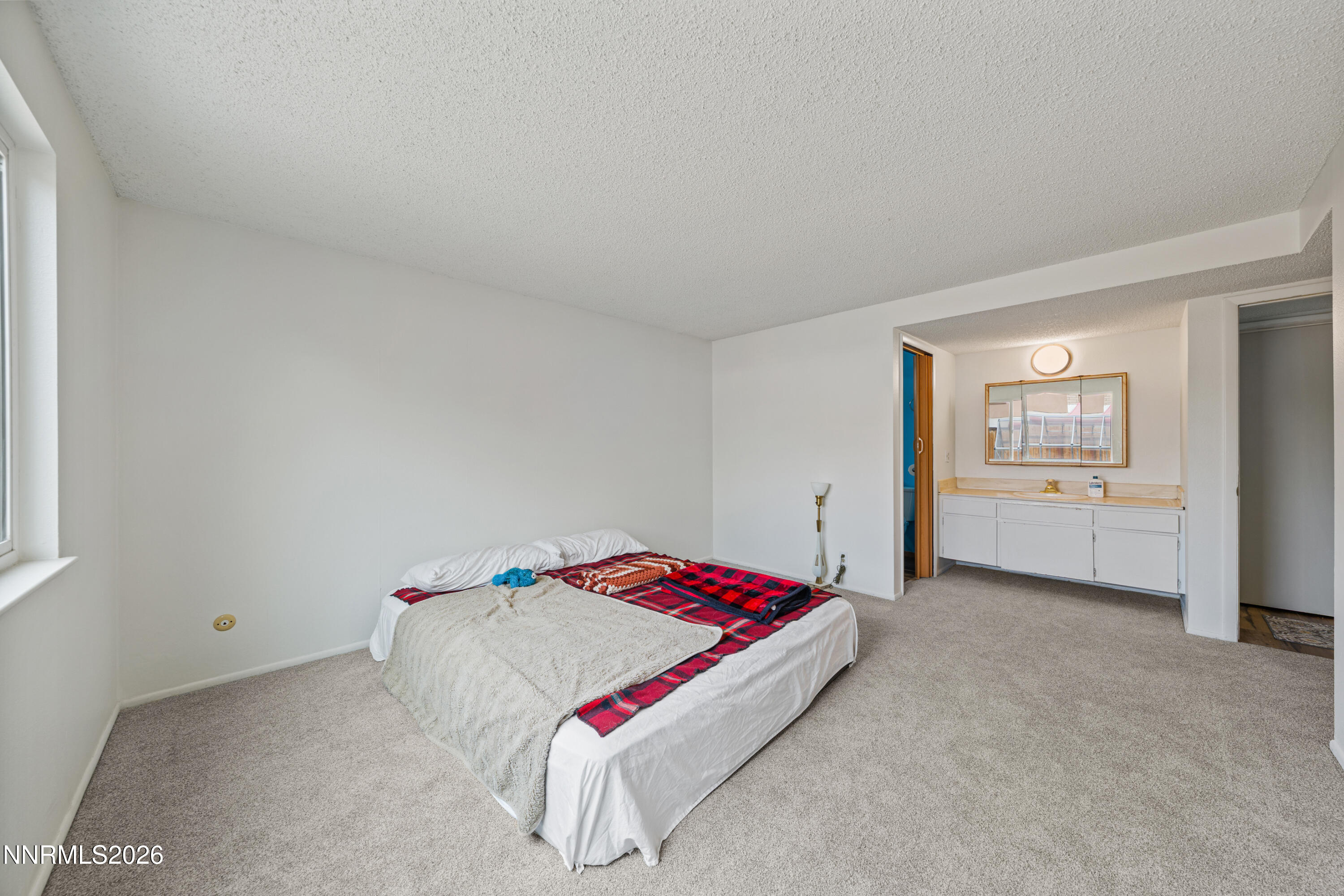 852 E York Way Property Photo 17