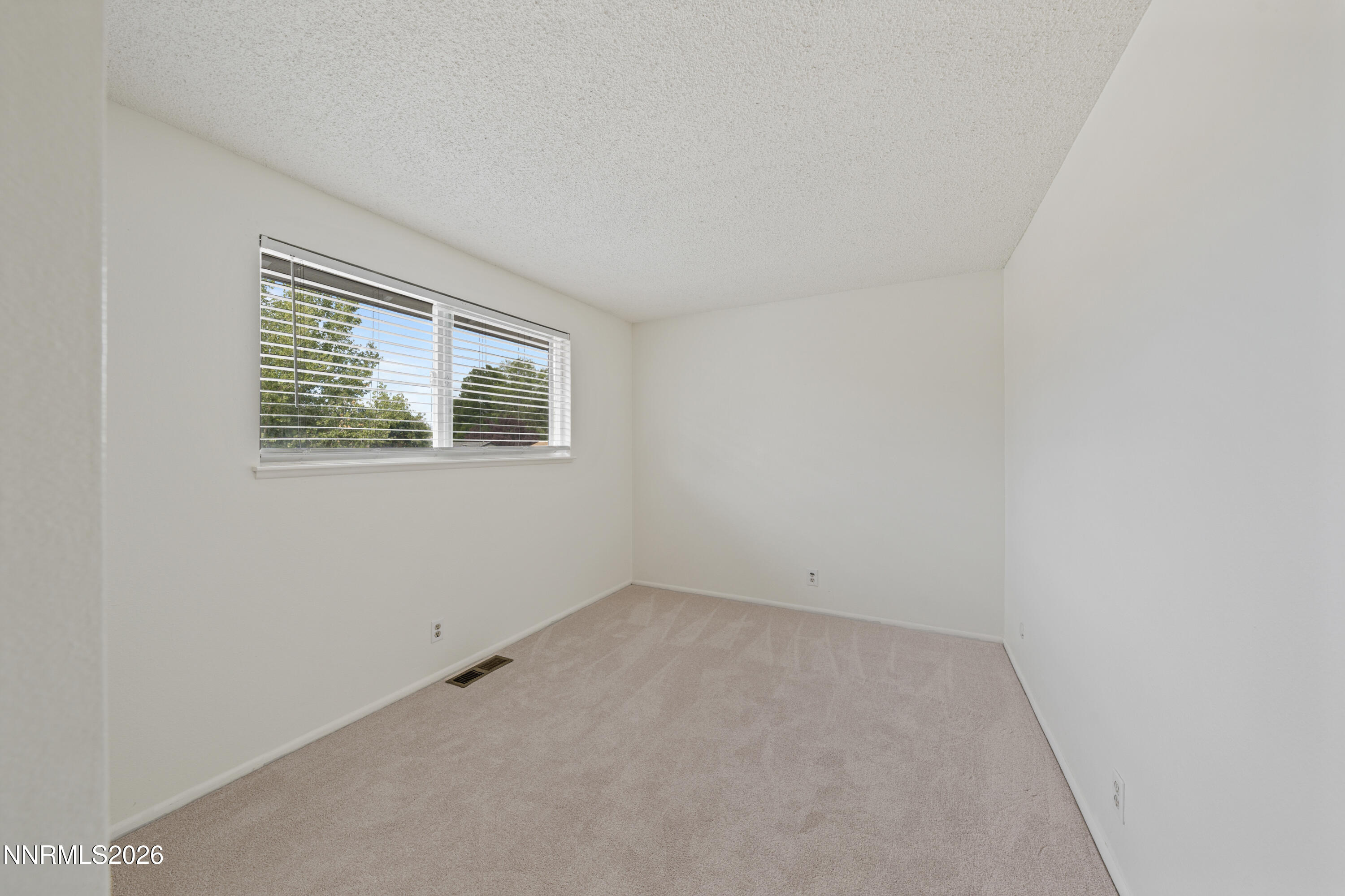 852 E York Way Property Photo 24