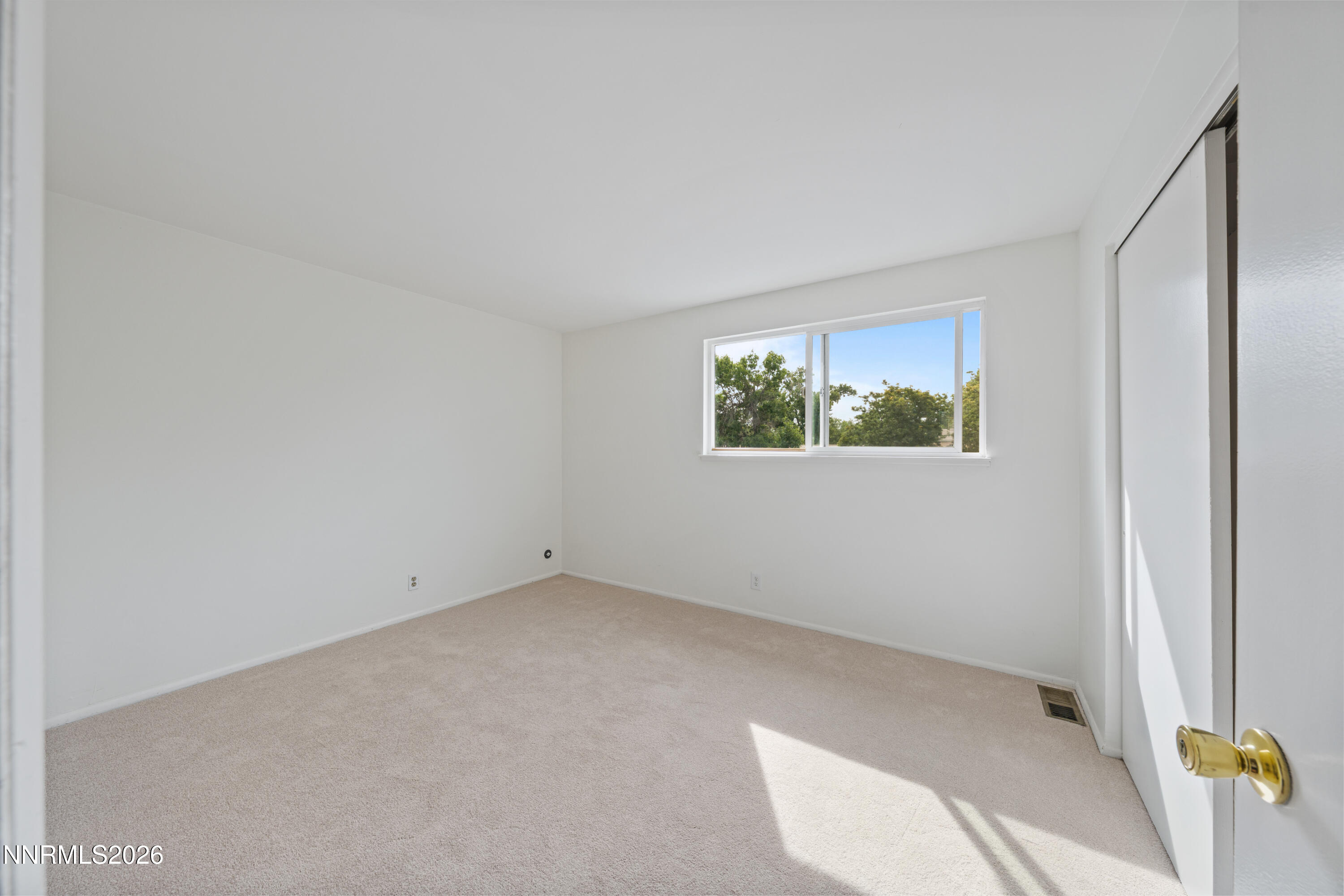 852 E York Way Property Photo 27