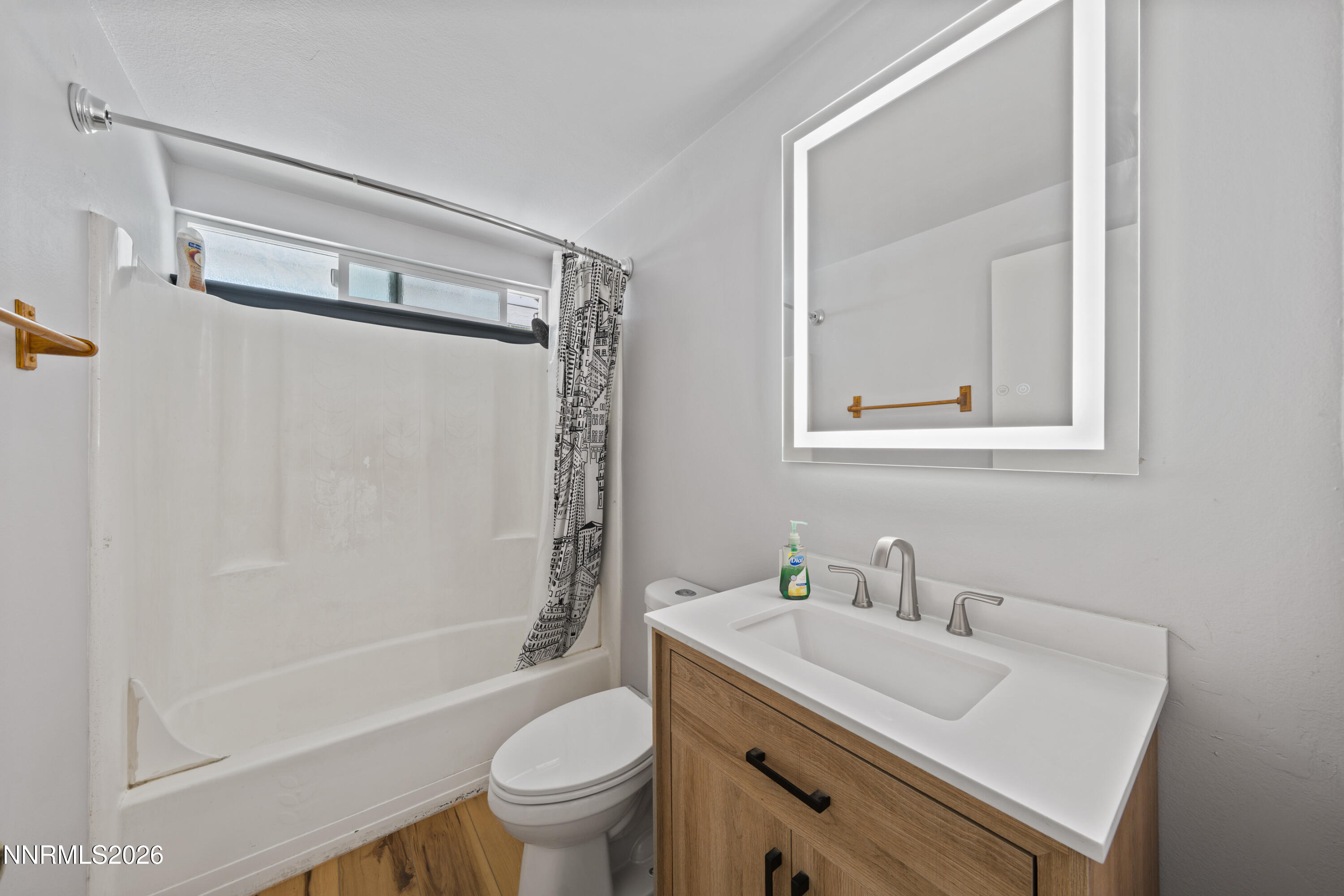 852 E York Way Property Photo 28