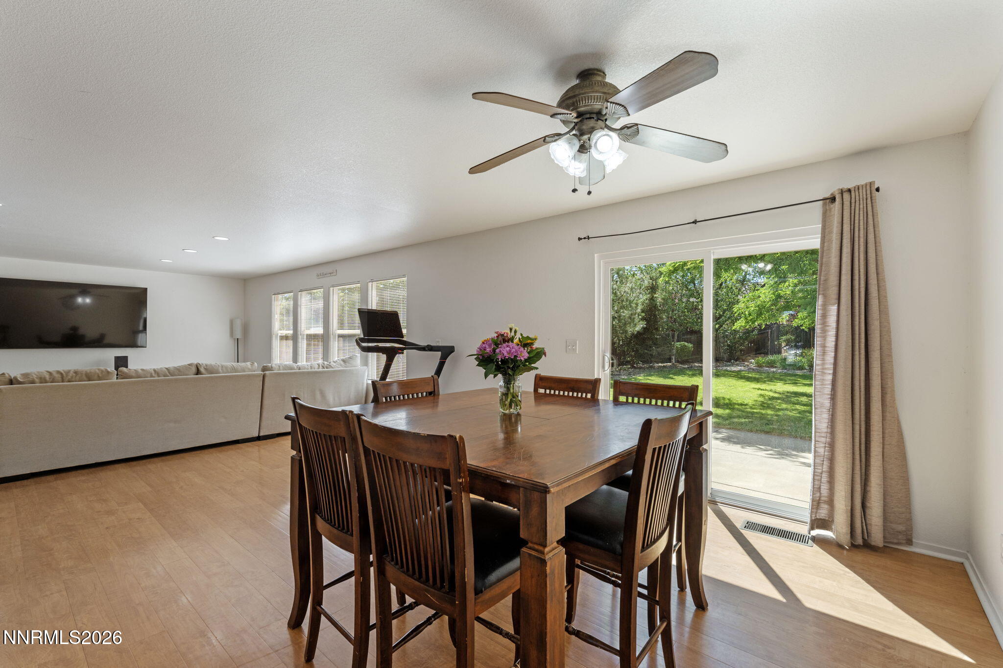 9490 Autumn Leaf Way Property Photo 4