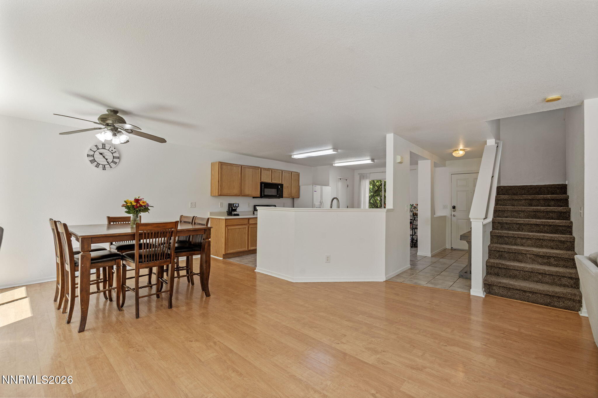 9490 Autumn Leaf Way Property Photo 6