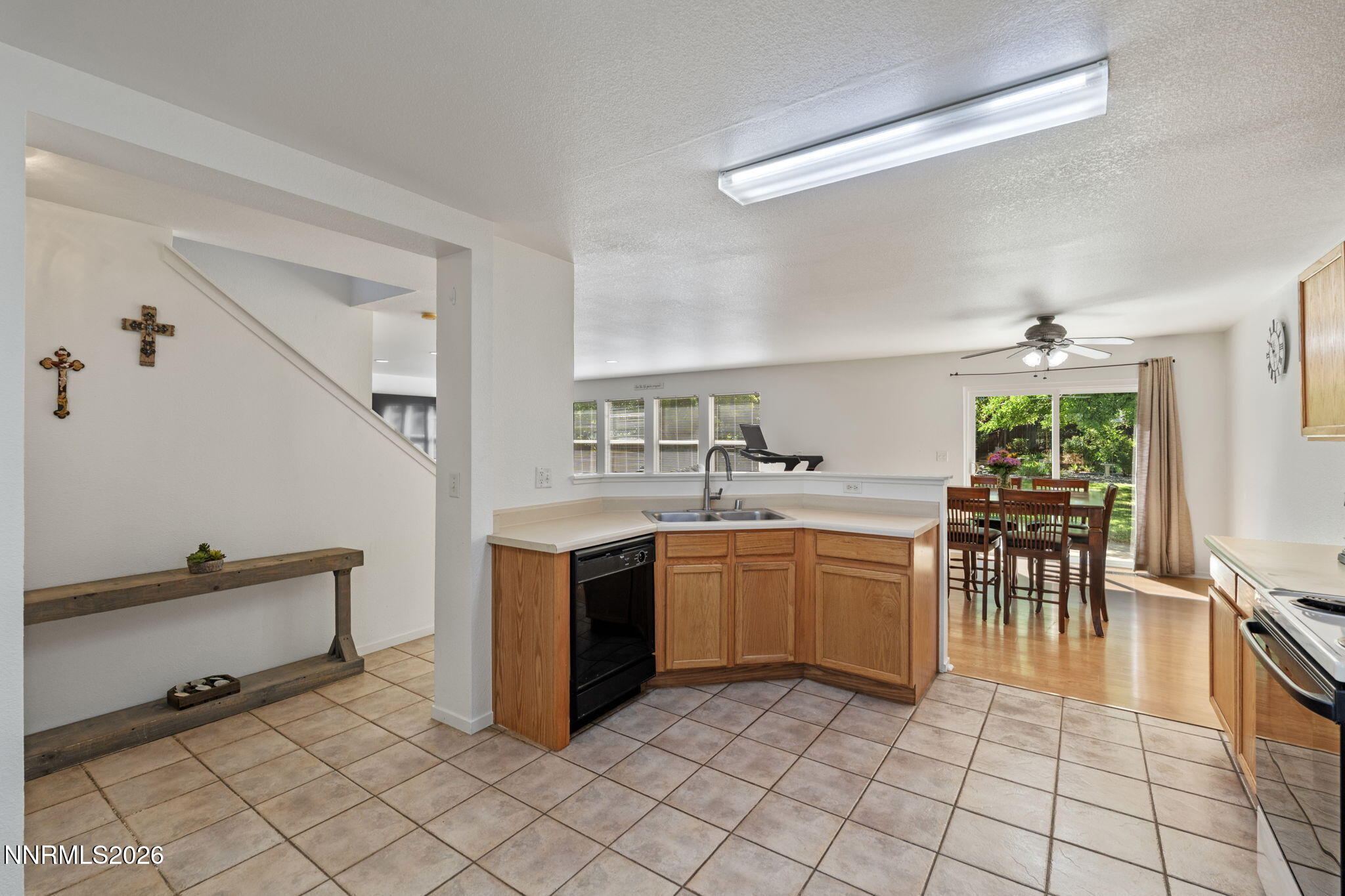 9490 Autumn Leaf Way Property Photo 10