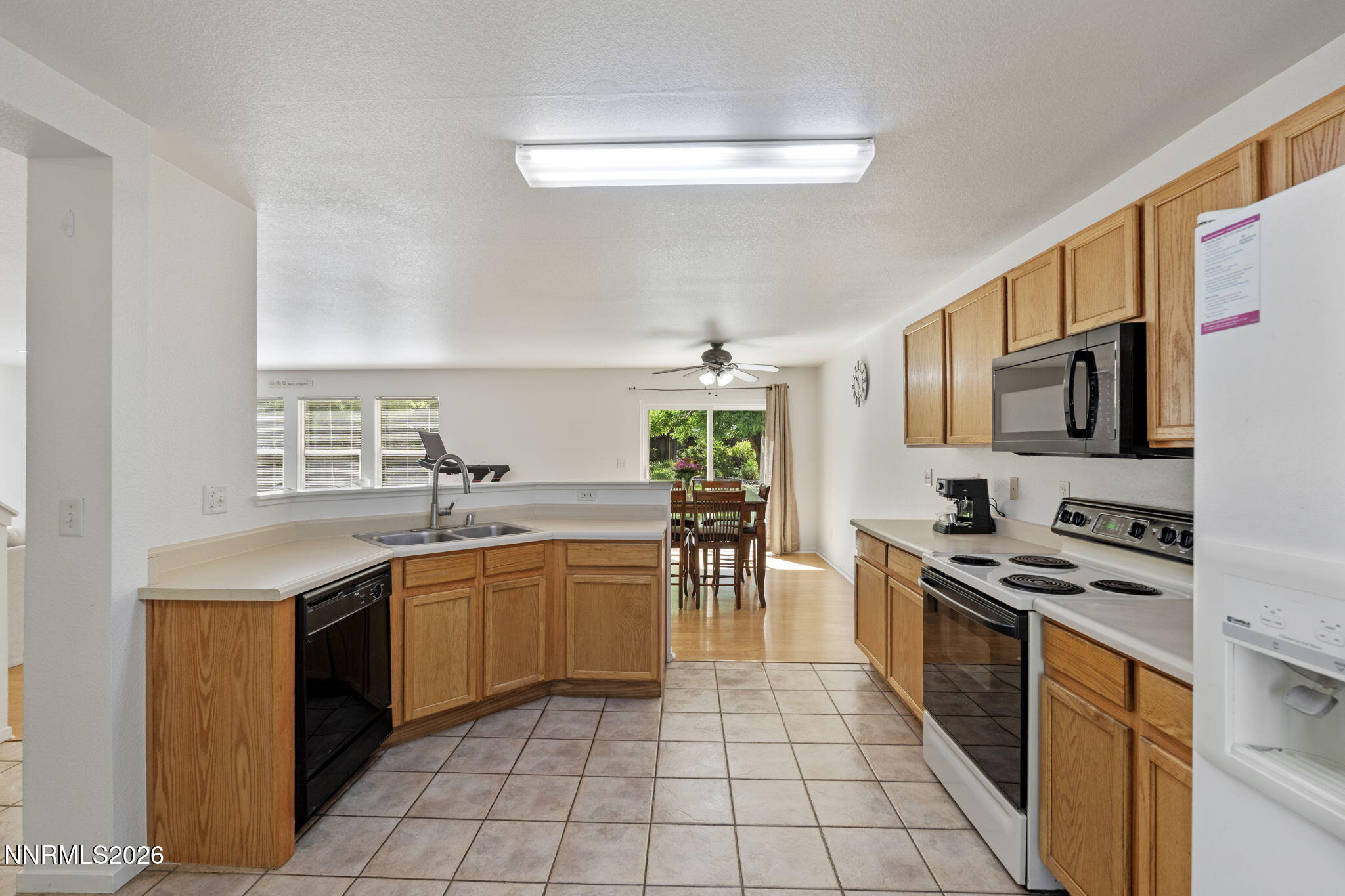 9490 Autumn Leaf Way Property Photo 11