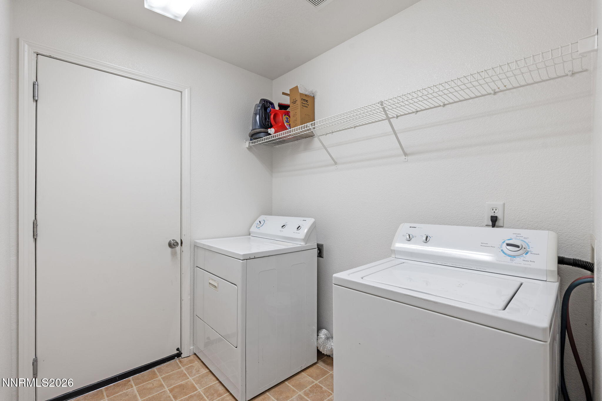 9490 Autumn Leaf Way Property Photo 14