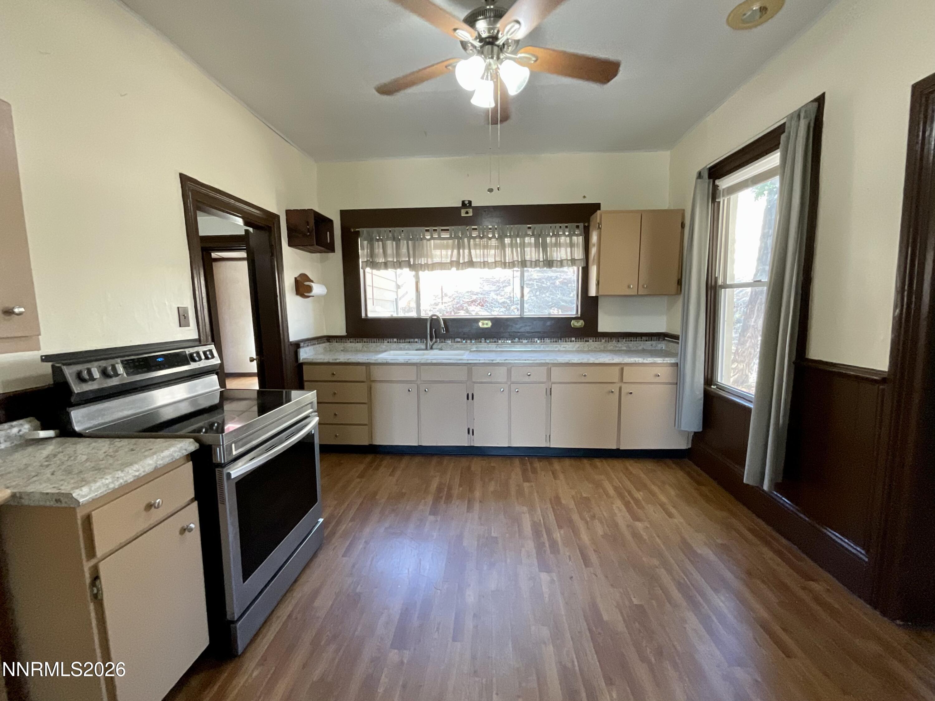 420 S D Street Property Photo 10