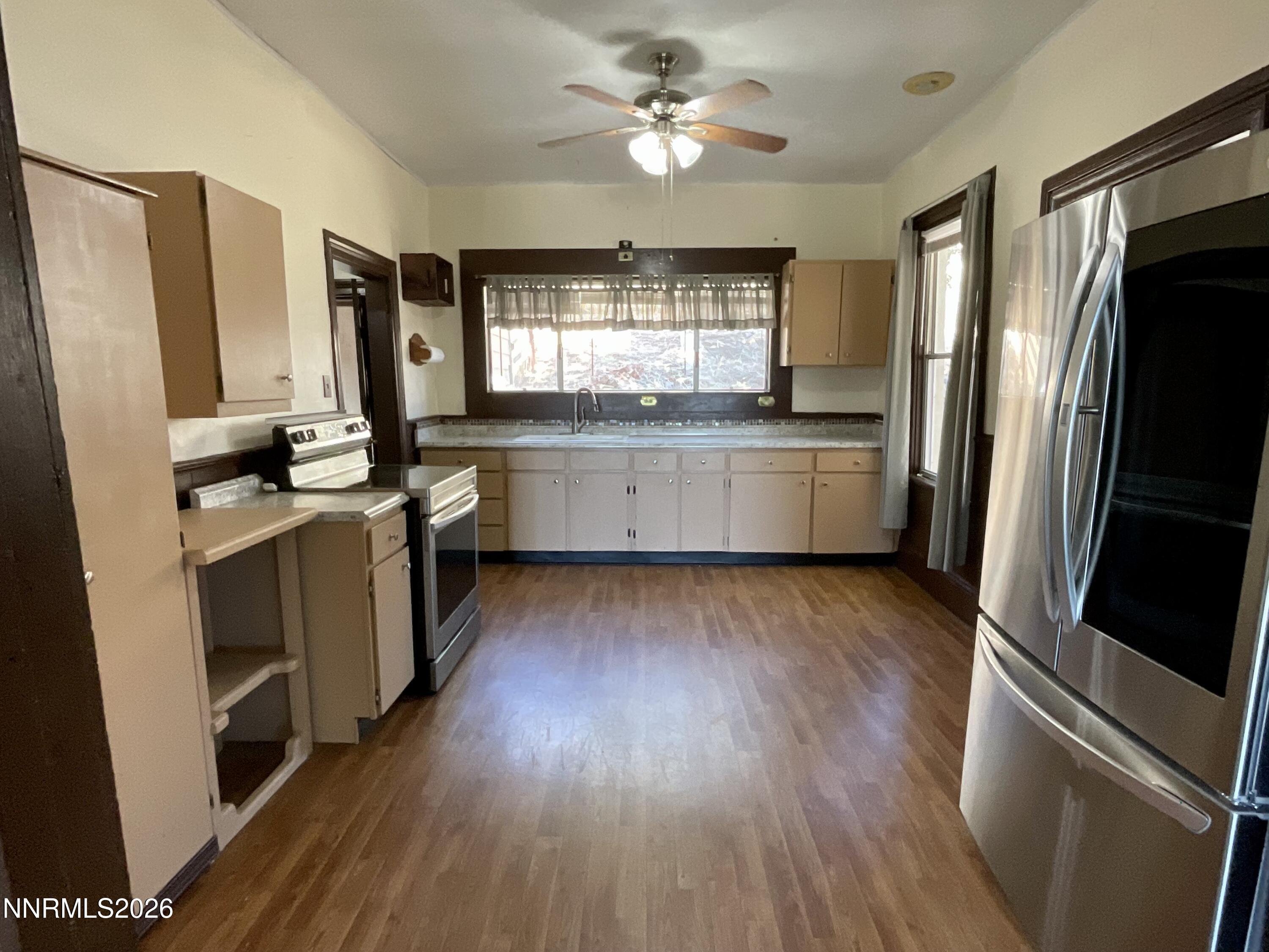 420 S D Street Property Photo 12