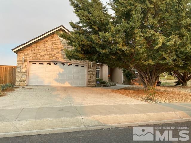752 Divot Drive Property Photo 1