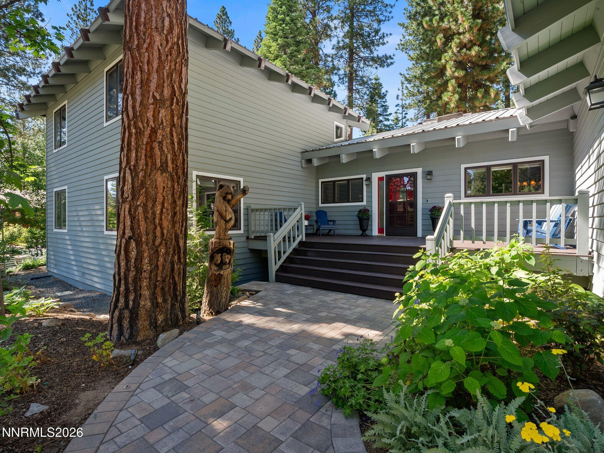 730 Martis Peak Road Property Photo 2