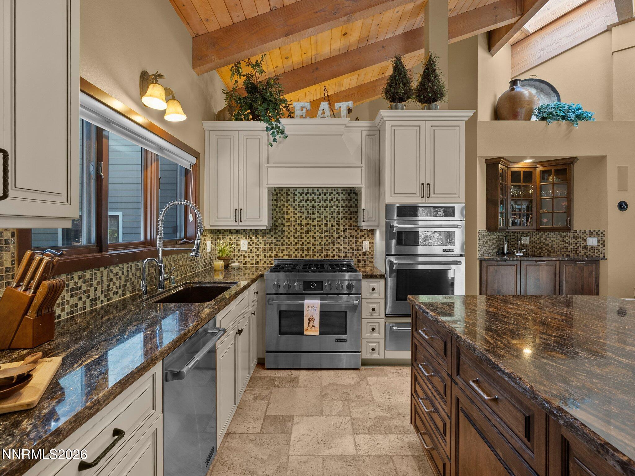 730 Martis Peak Road Property Photo 12