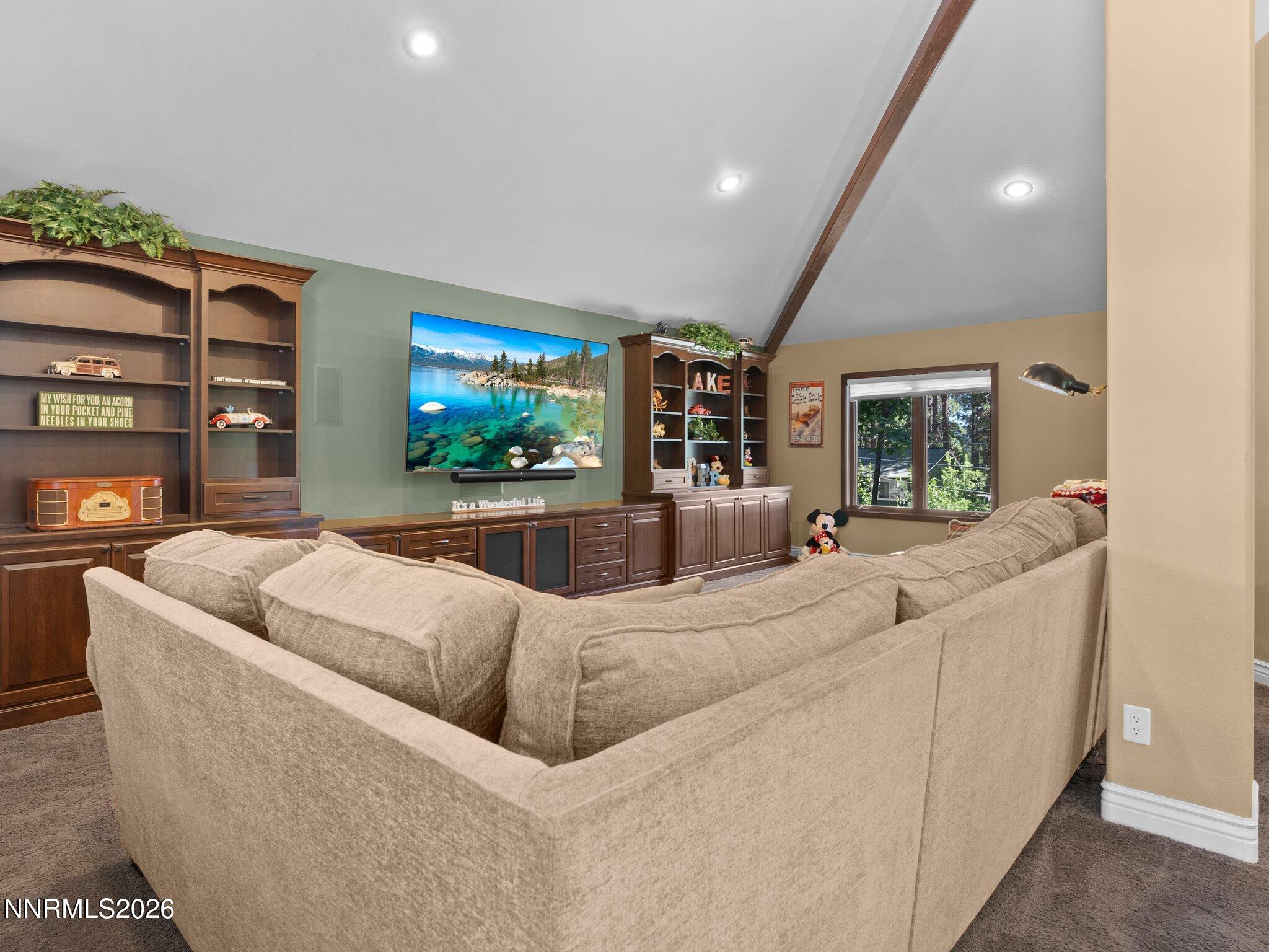 730 Martis Peak Road Property Photo 32