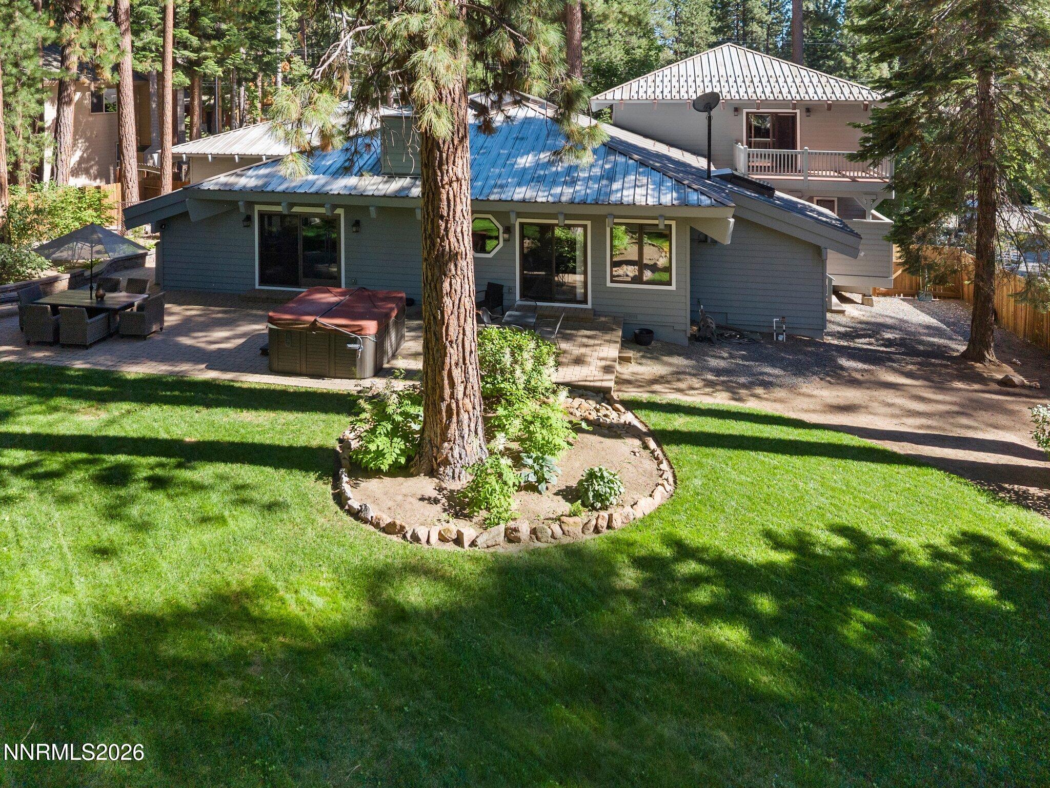 730 Martis Peak Road Property Photo 39