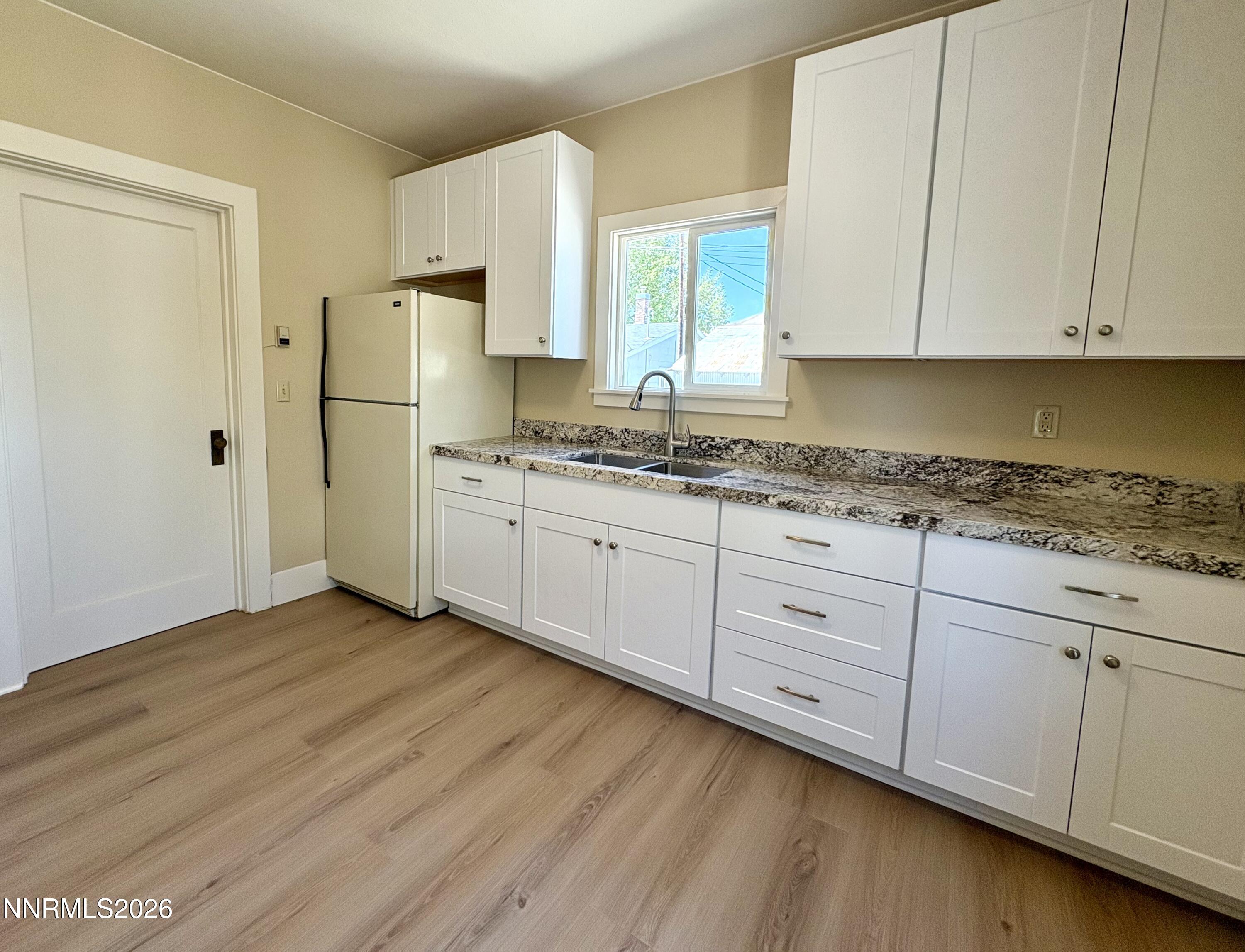 213 1/2 E 4th Street Property Photo 4