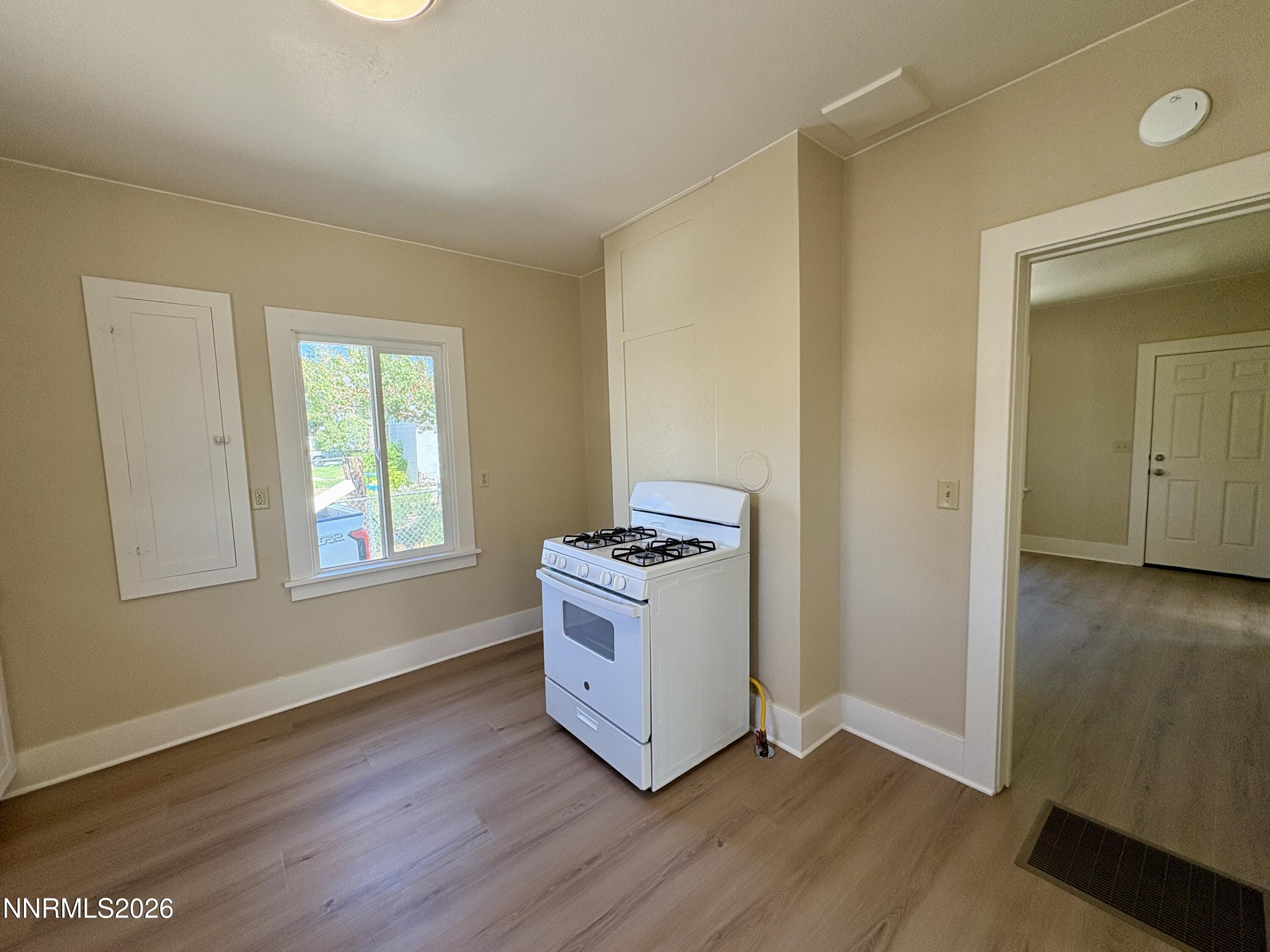 213 1/2 E 4th Street Property Photo 5