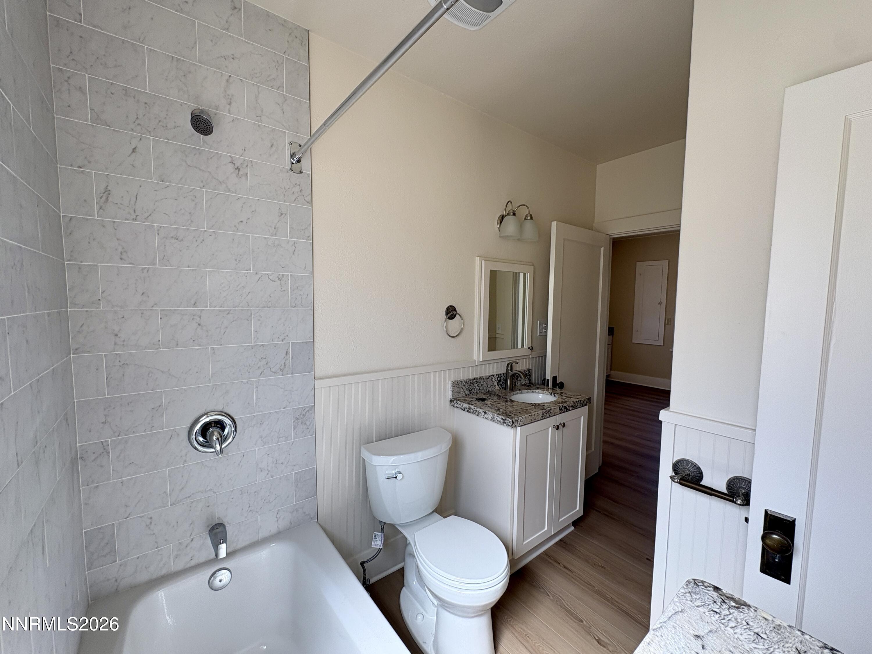 213 1/2 E 4th Street Property Photo 11