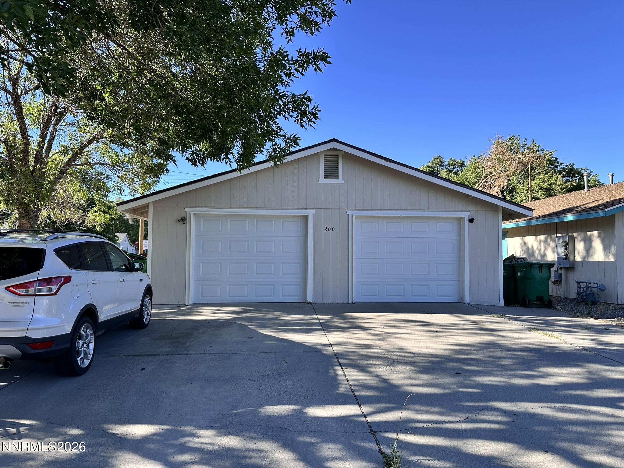200 E Park Street - Duplex Property Photo 4