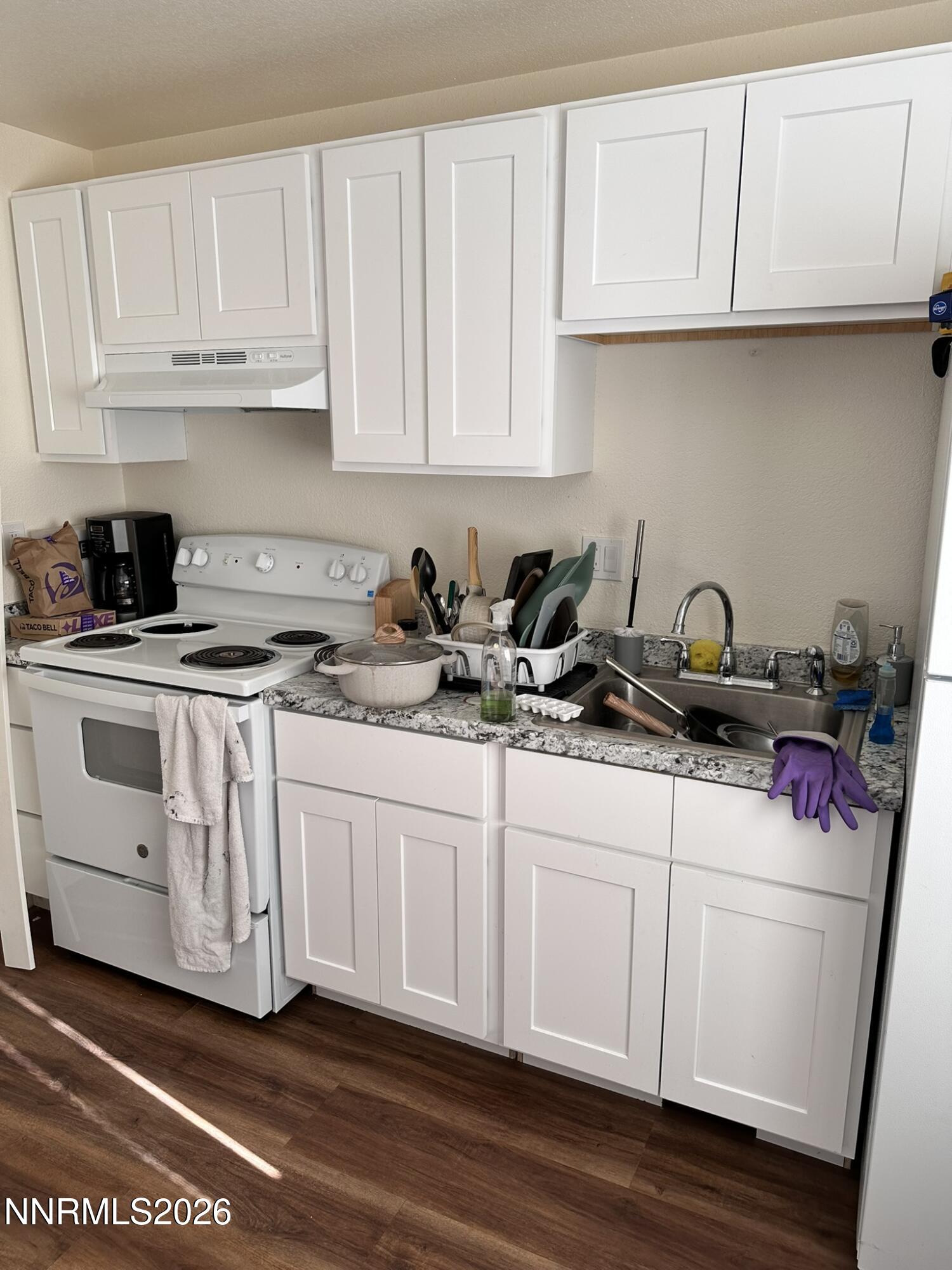 200 E Park Street - Duplex Property Photo 6