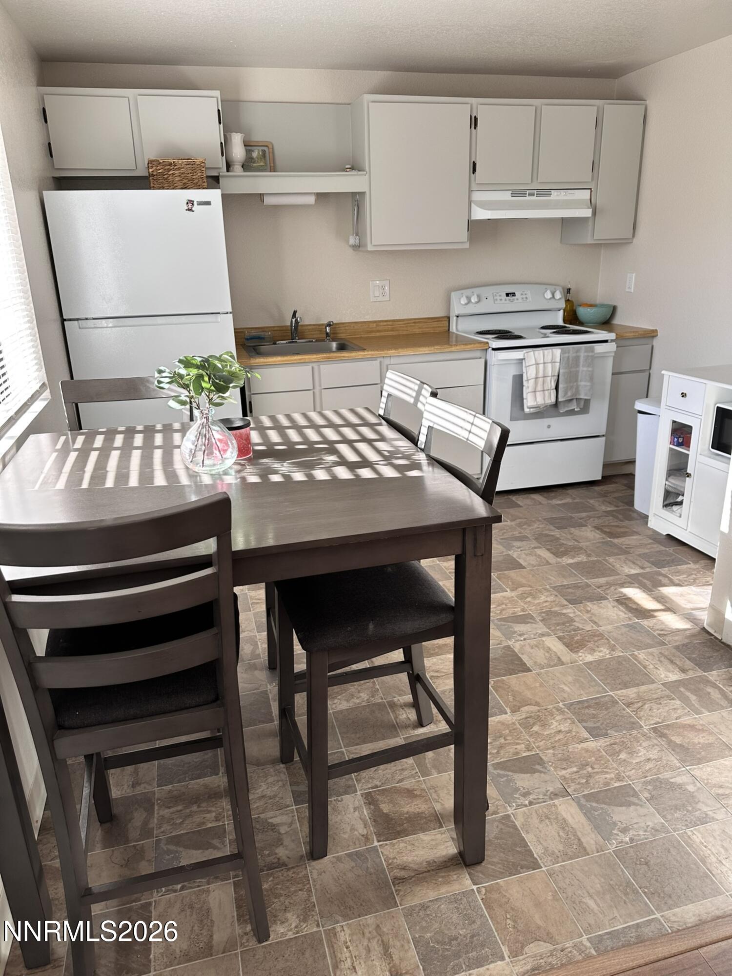 200 E Park Street - Duplex Property Photo 18