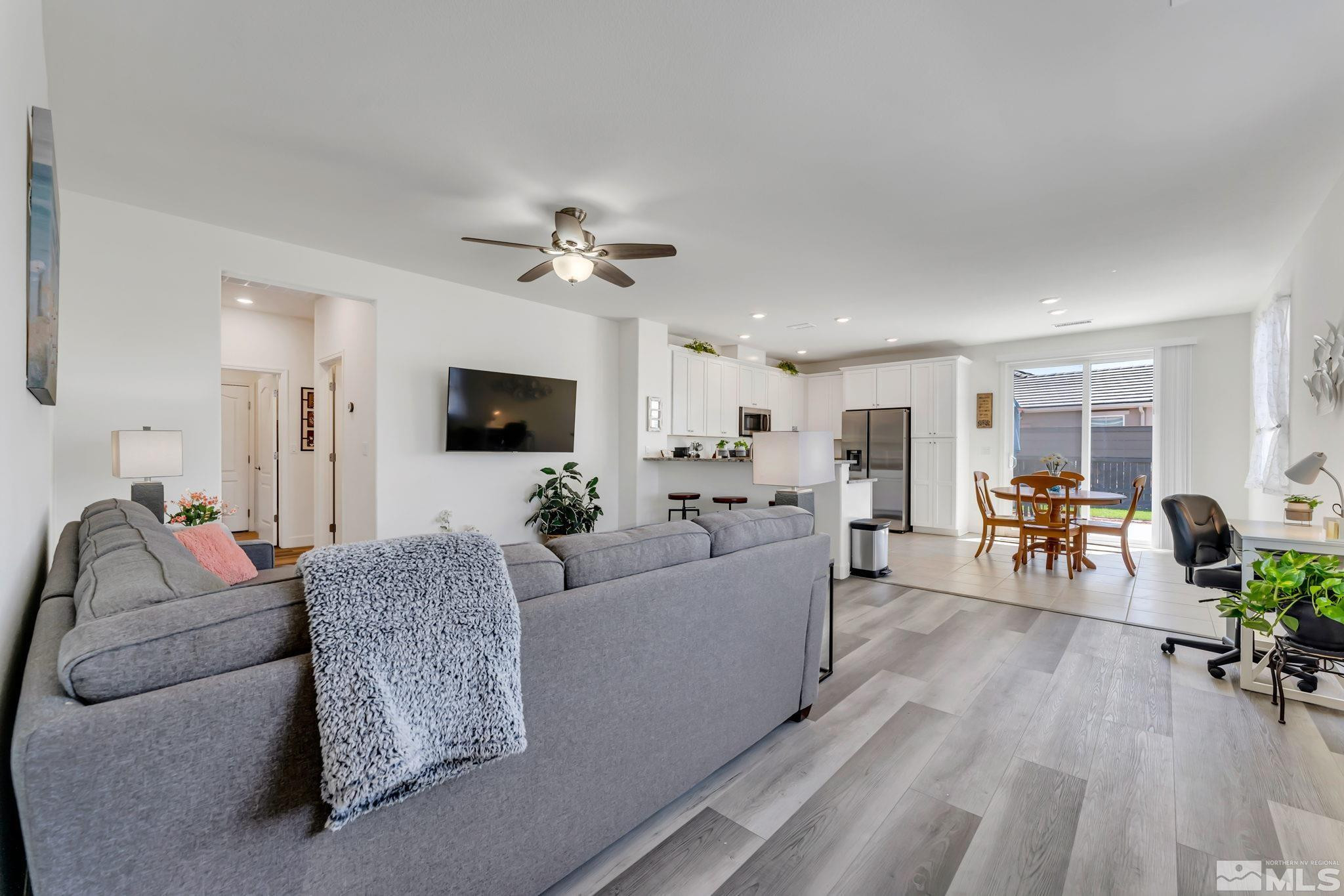 6934 Wild River Way Property Photo 5