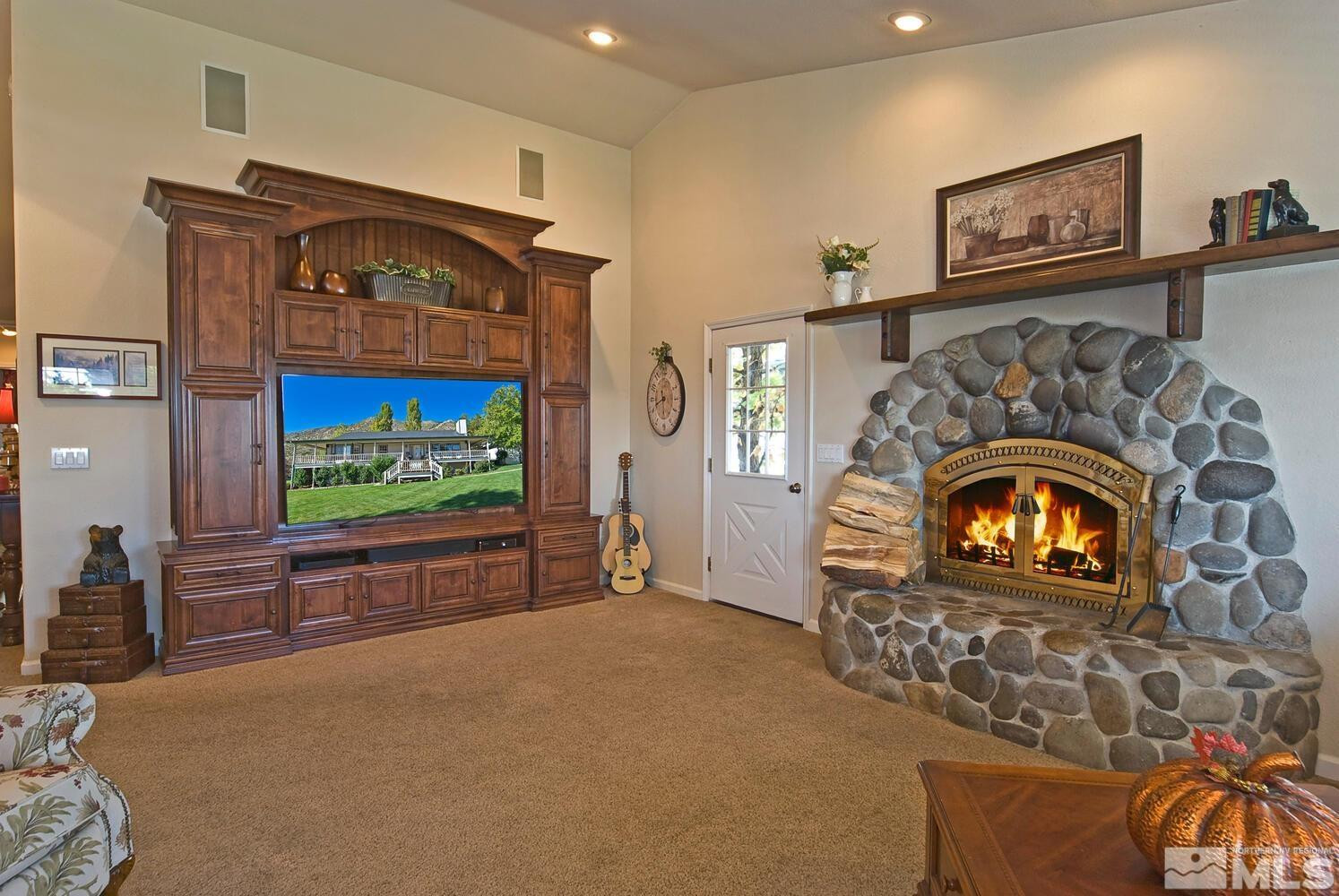 400 California Road Property Photo 11
