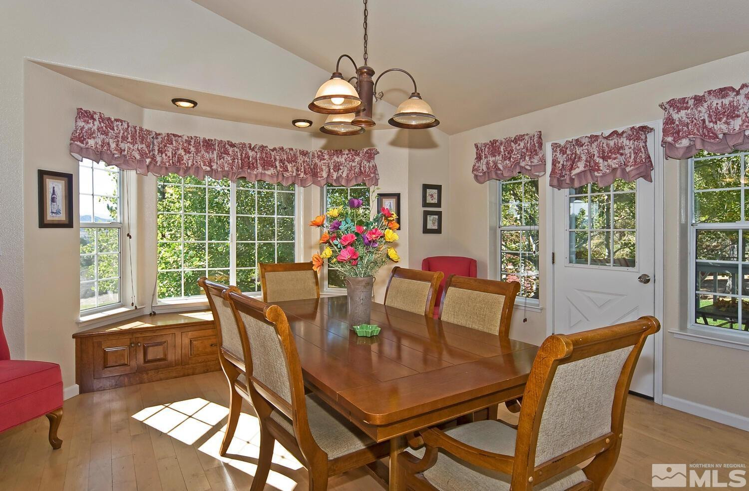 400 California Road Property Photo 17