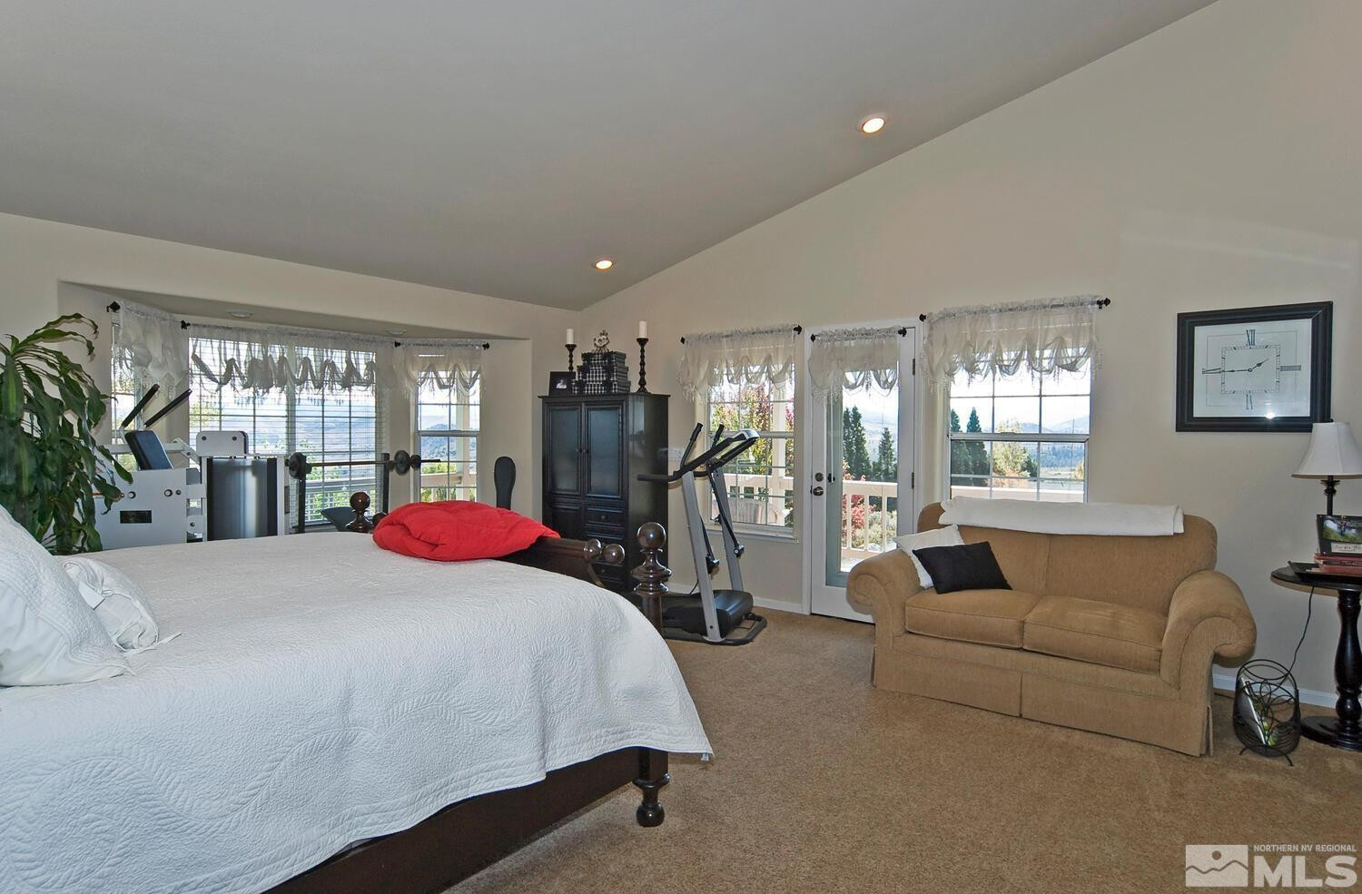 400 California Road Property Photo 19