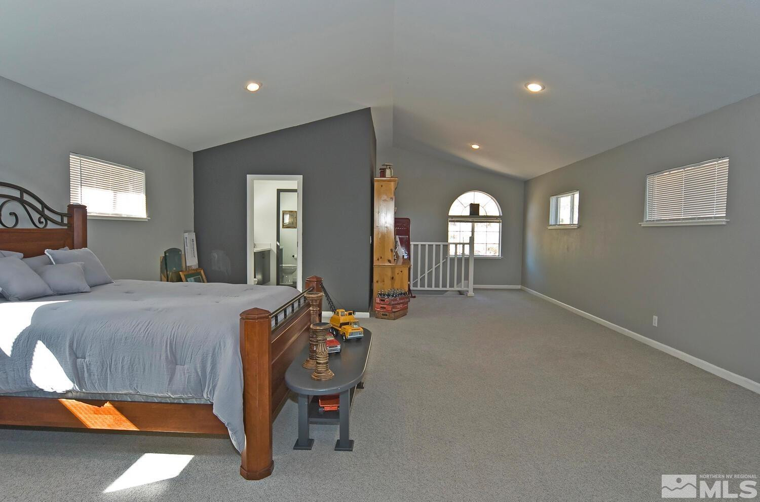 400 California Road Property Photo 37