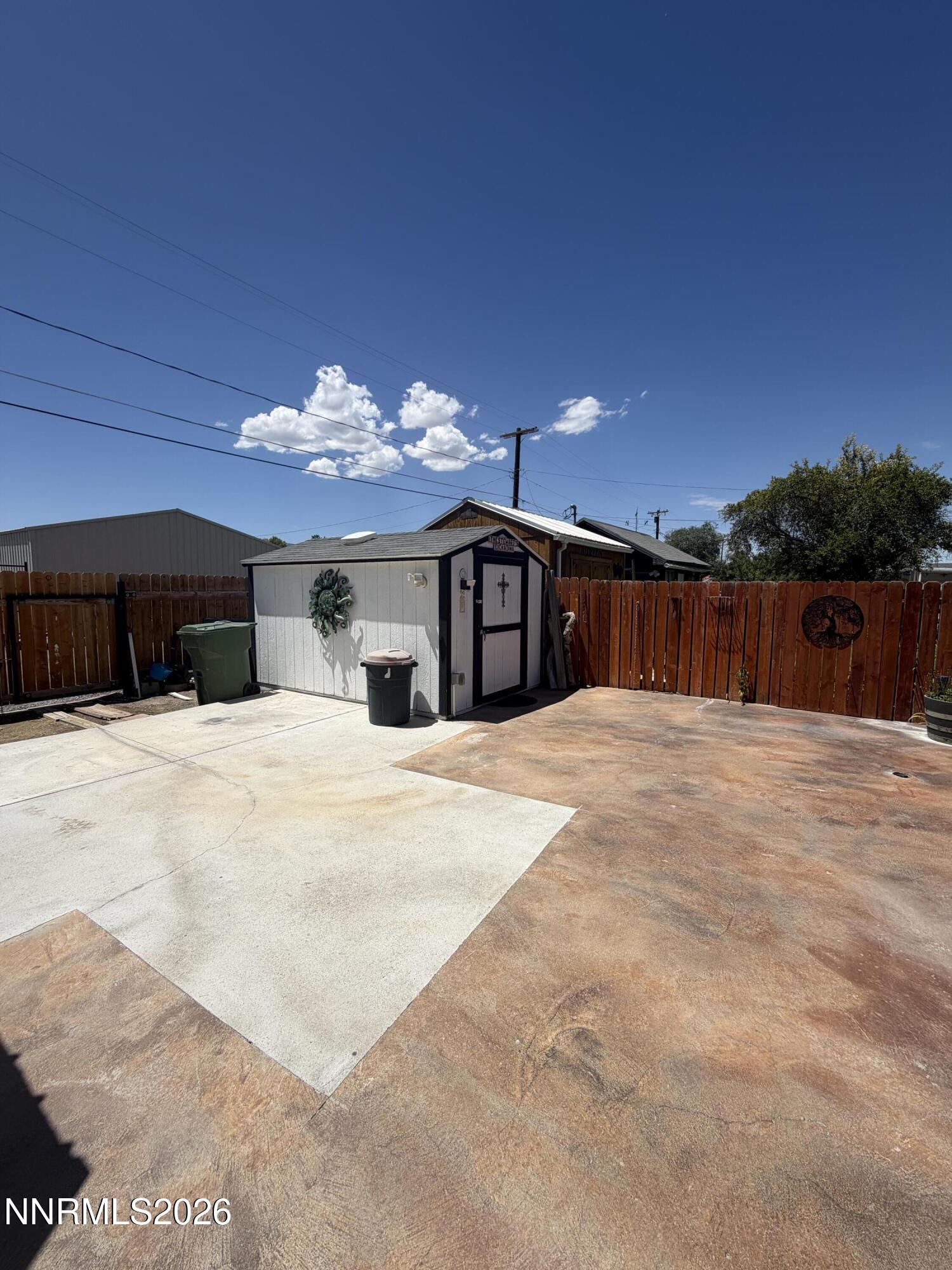 222 E 3rd Street Property Photo 5