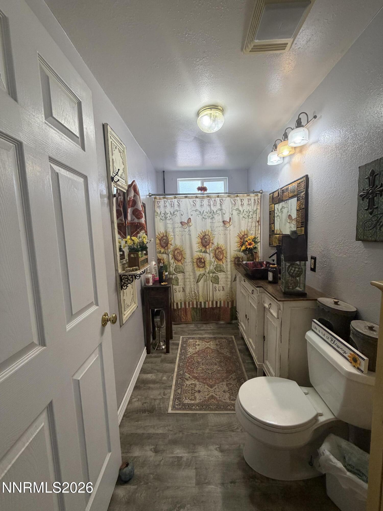 222 E 3rd Street Property Photo 10