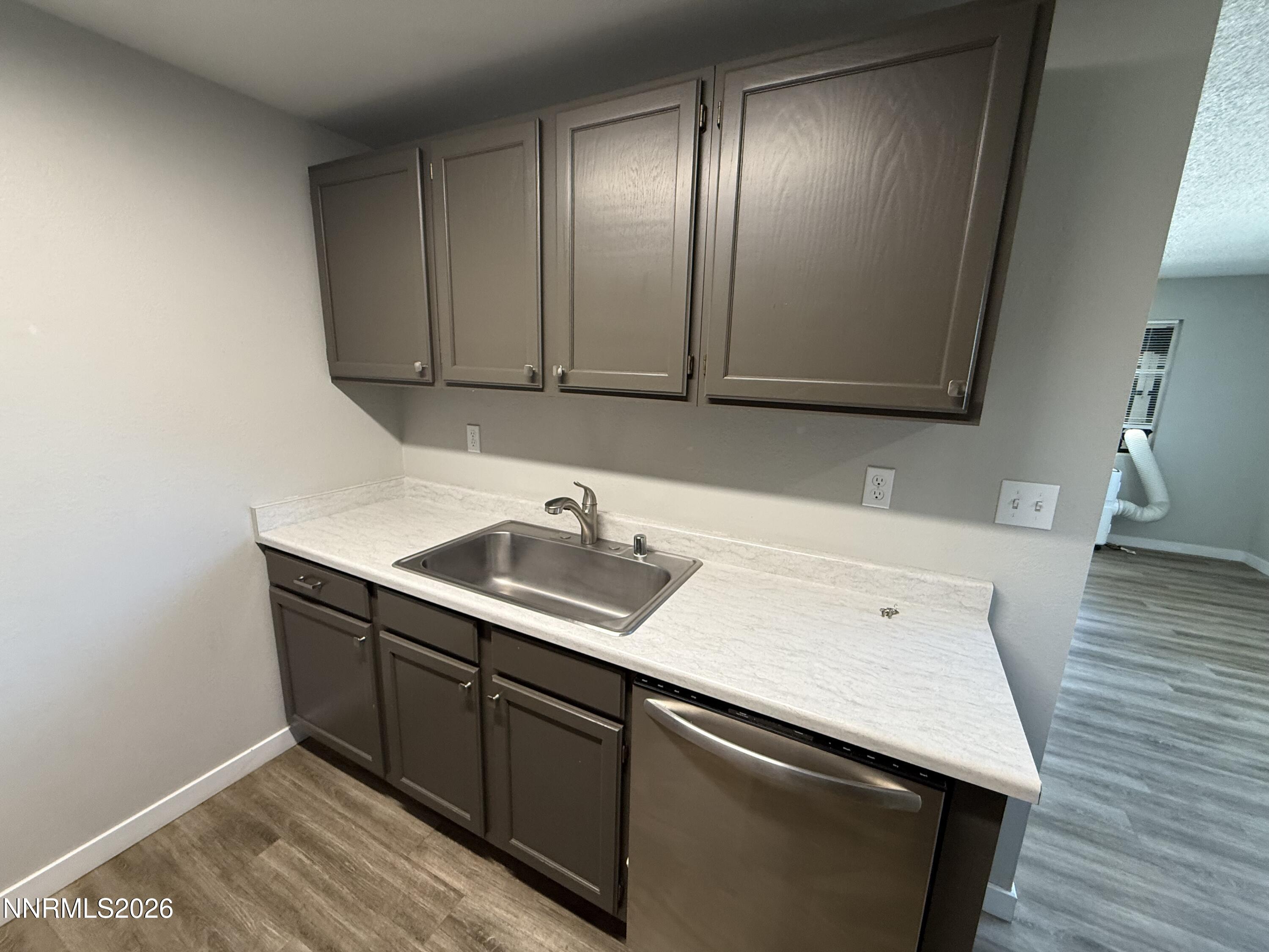 80 Vine Street Property Photo 10