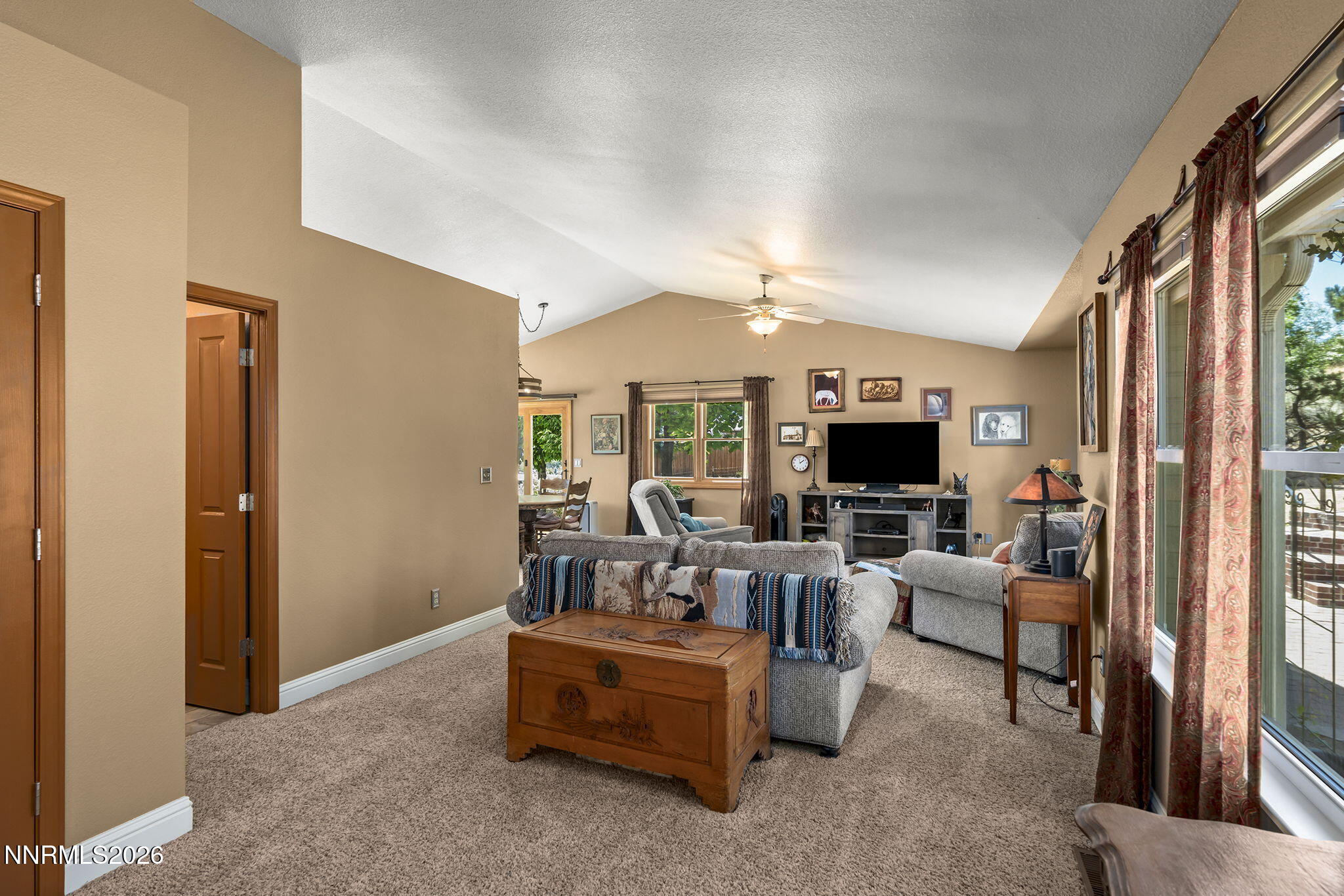 305 Flicker Circle Property Photo 6