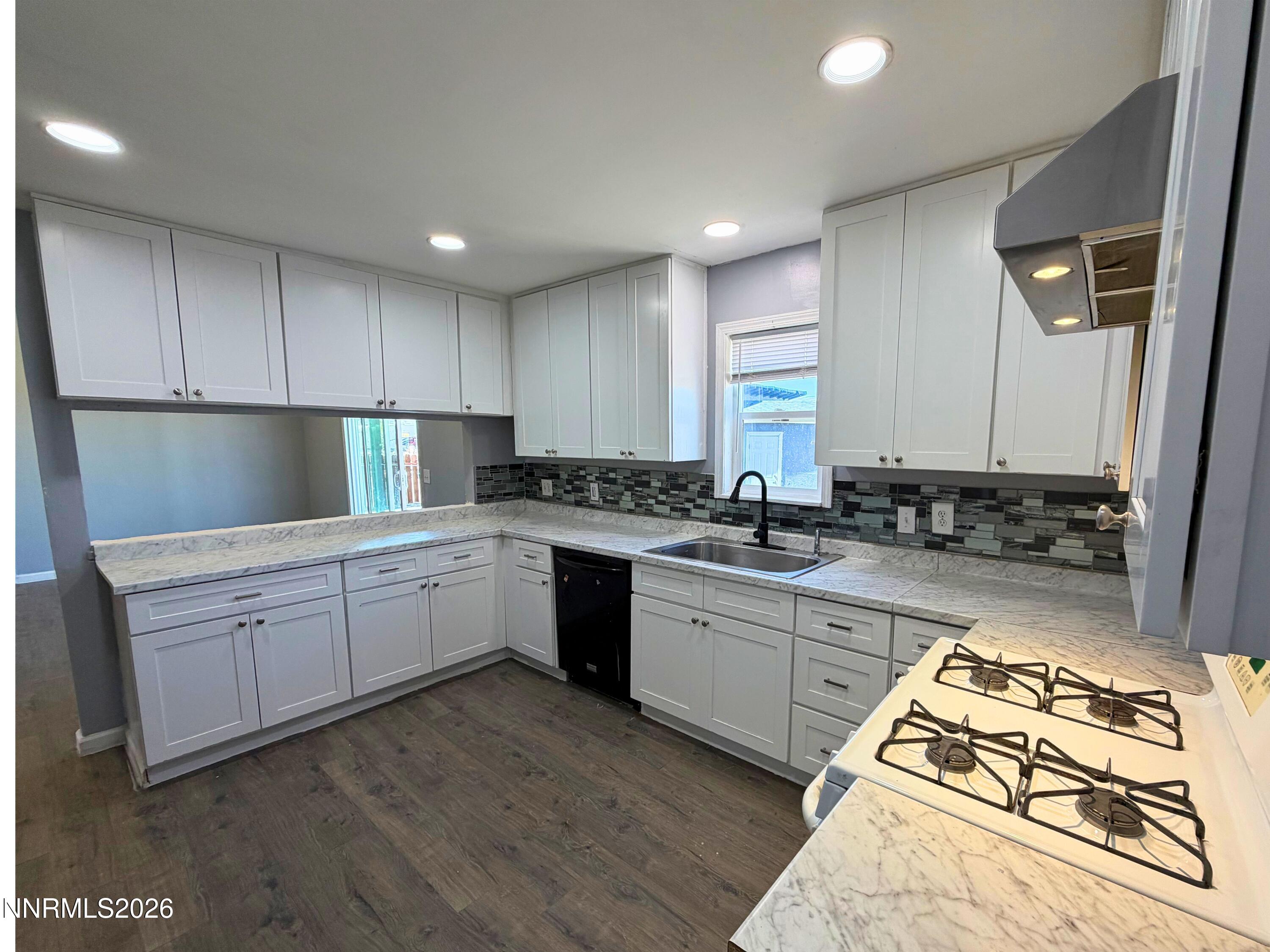 1940 Utah Avenue Property Photo 3