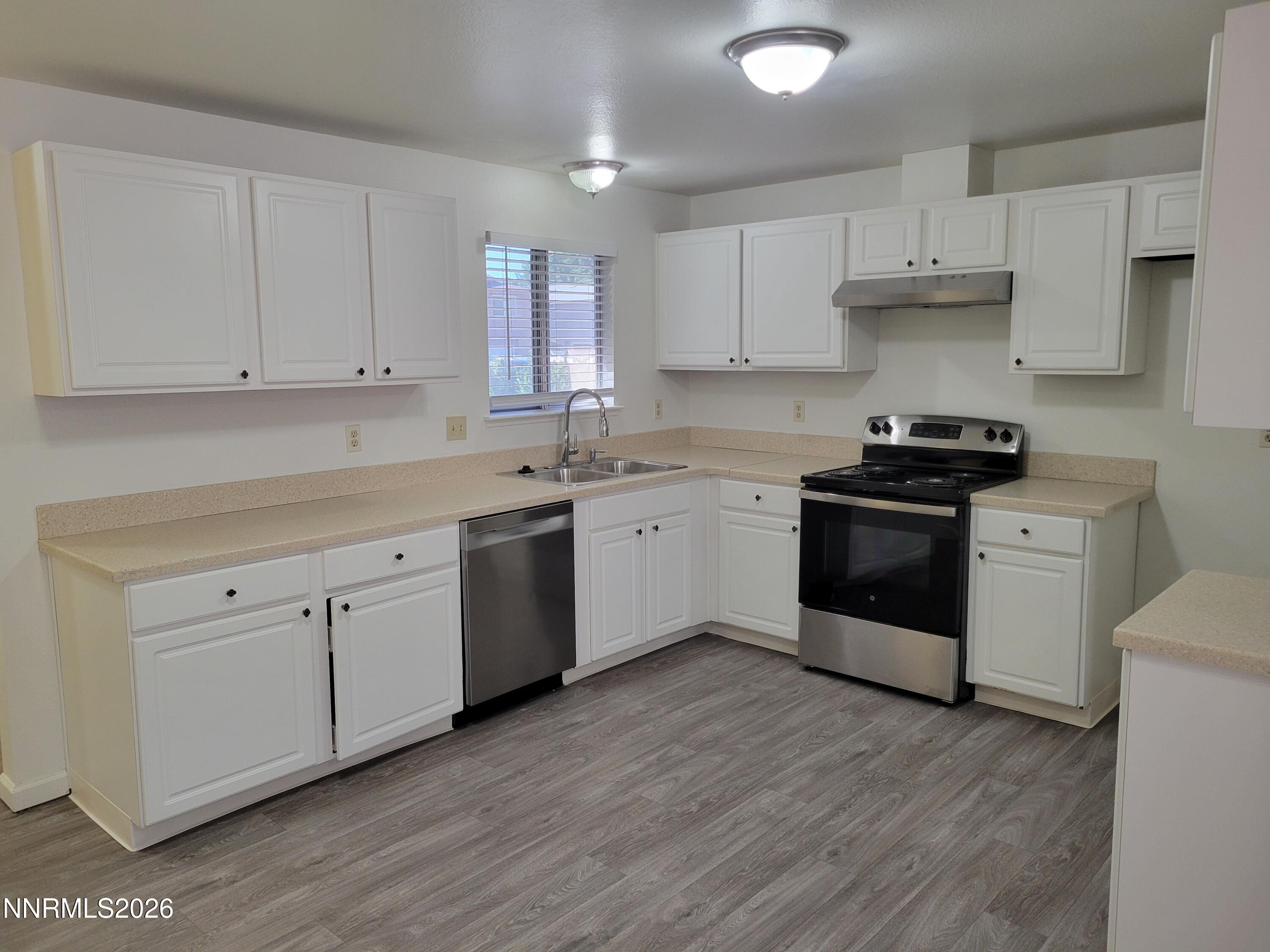 1935 Howard Drive Property Photo 5