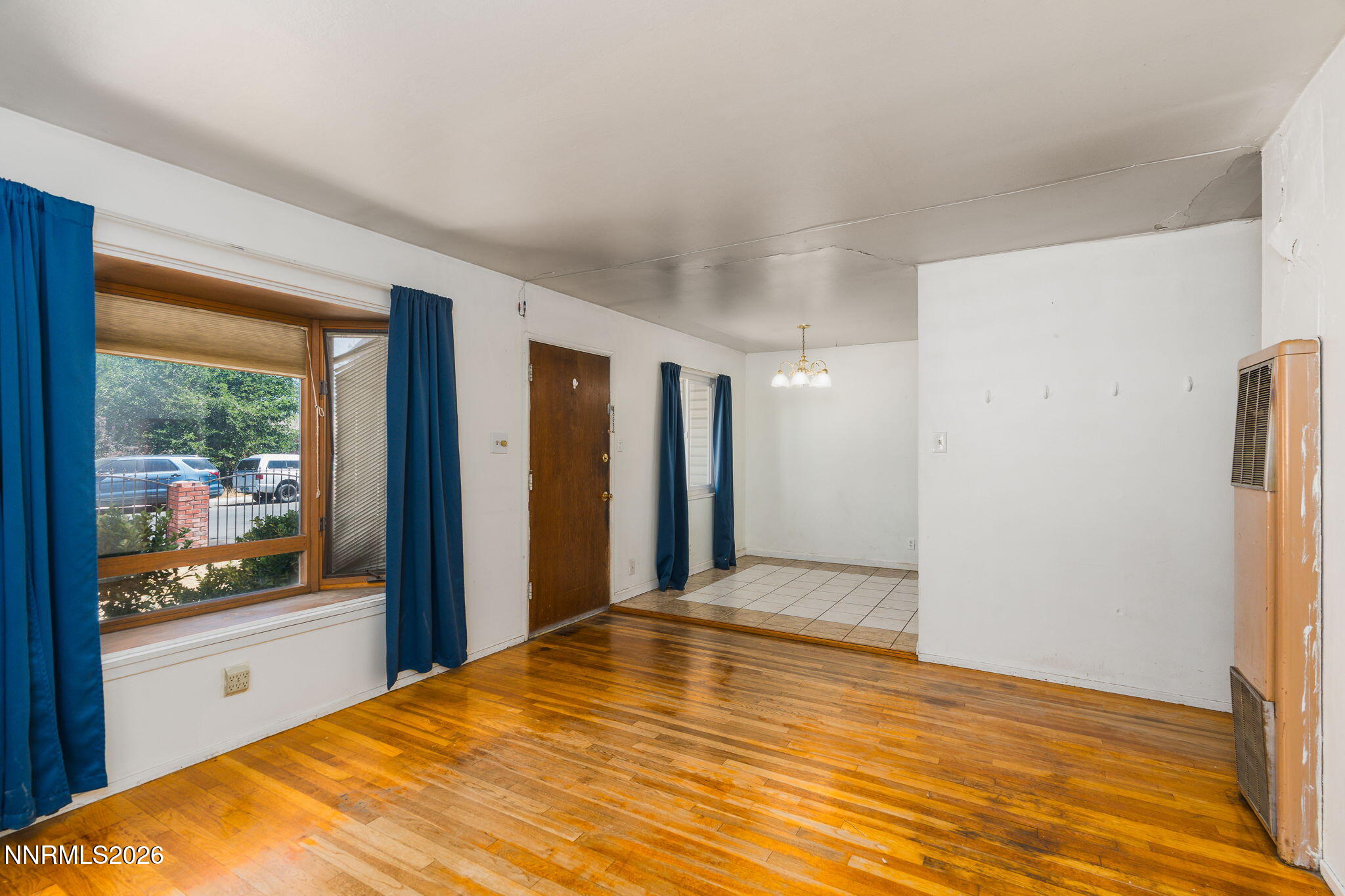 1370 Castle Way Property Photo 4