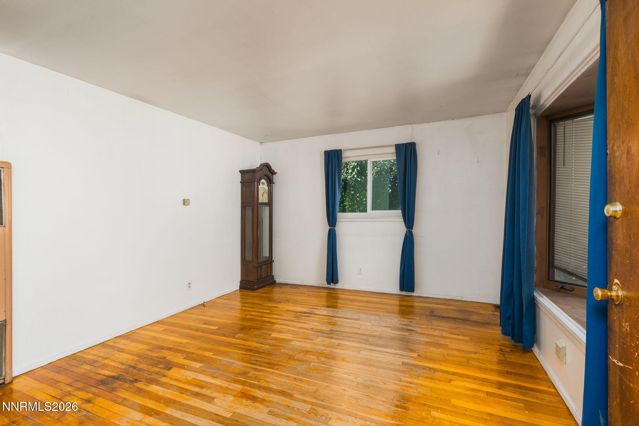 1370 Castle Way Property Photo 5