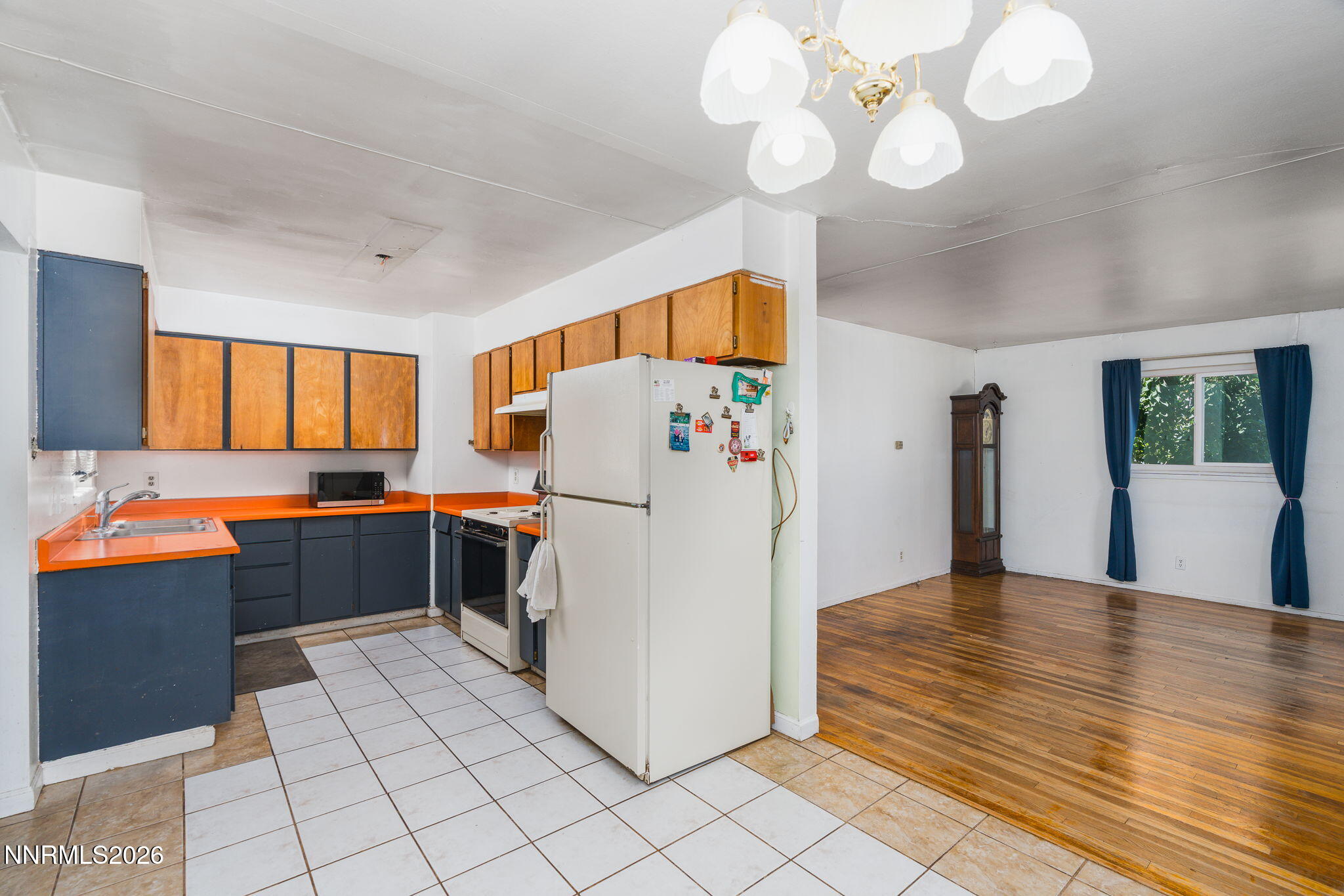 1370 Castle Way Property Photo 8