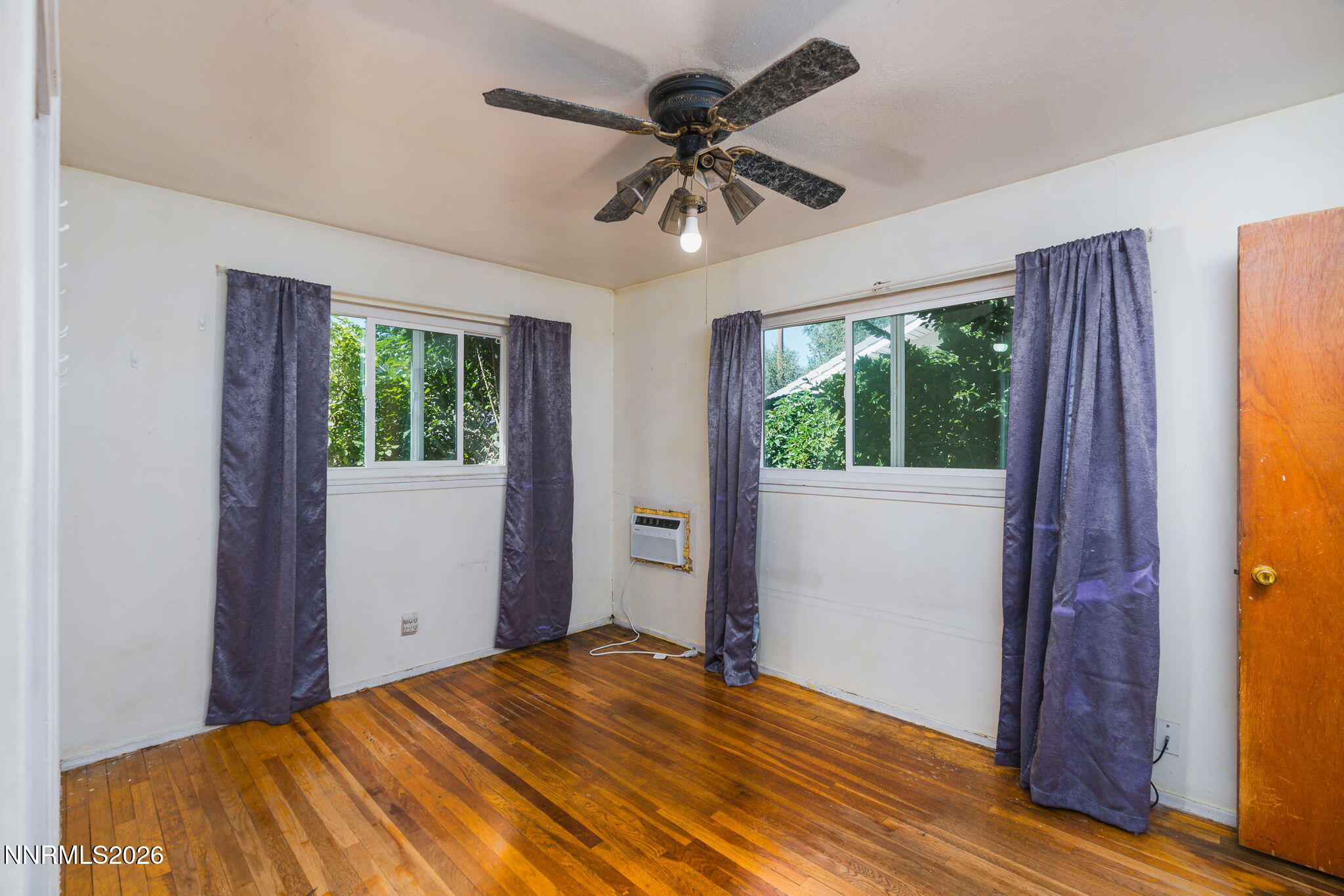 1370 Castle Way Property Photo 12