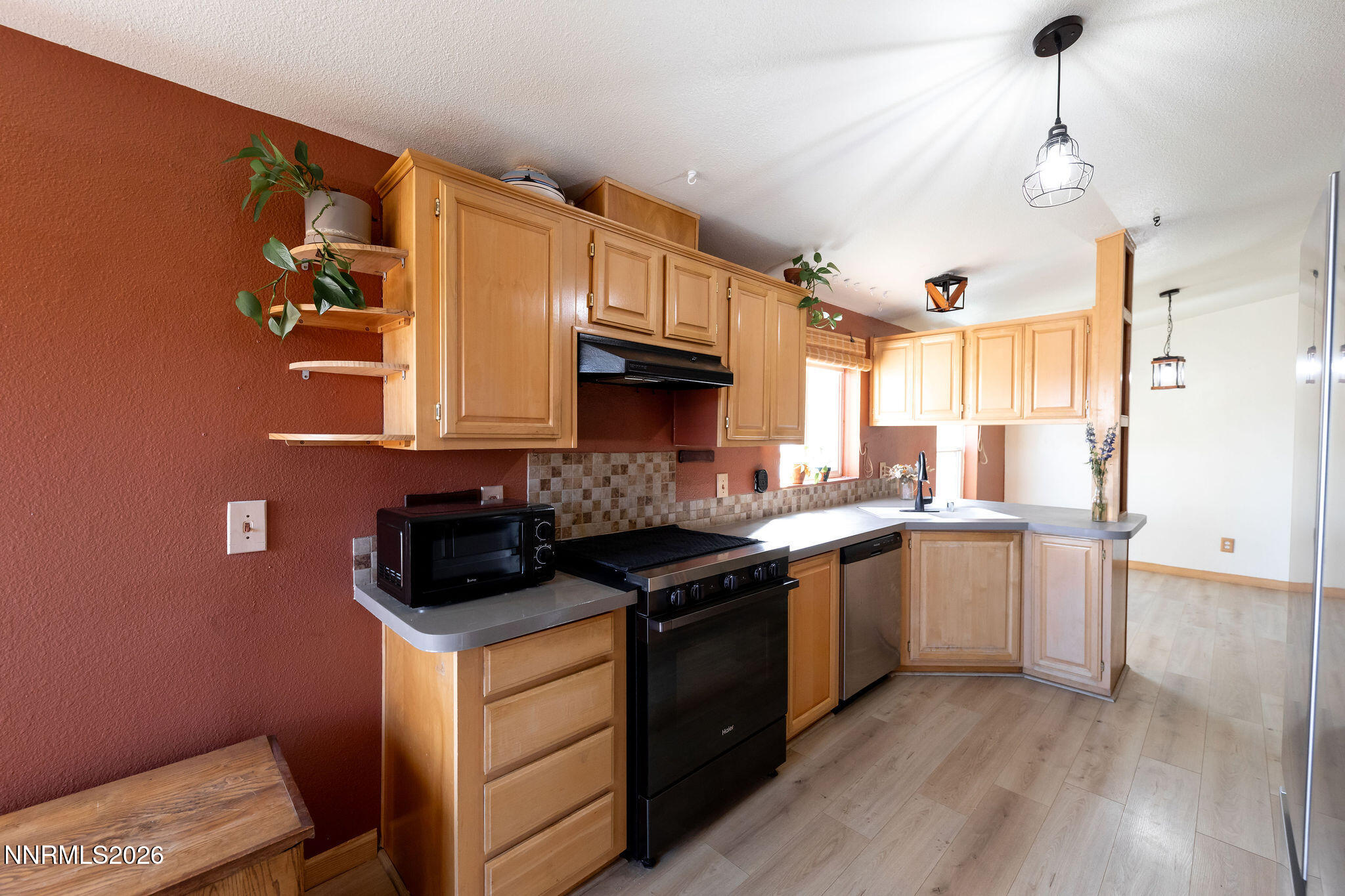1351 W Spruce Street Property Photo 5