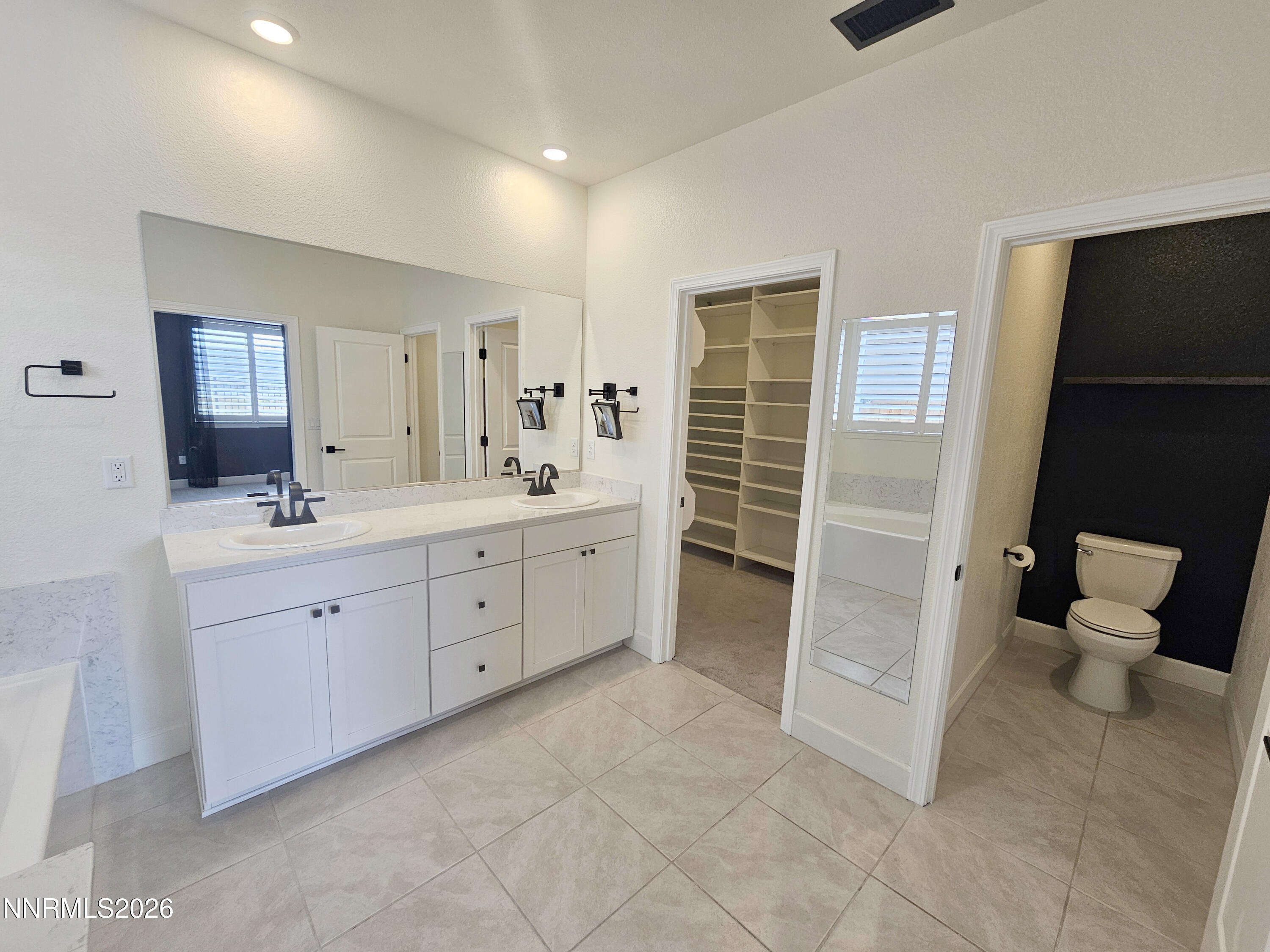 6388 Red Stable Road Property Photo 16