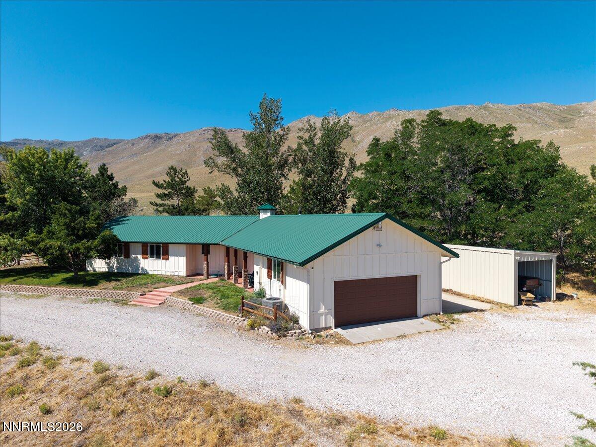 905 Thoroughbred Circle Property Photo 2