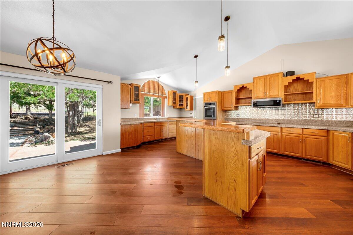 905 Thoroughbred Circle Property Photo 7