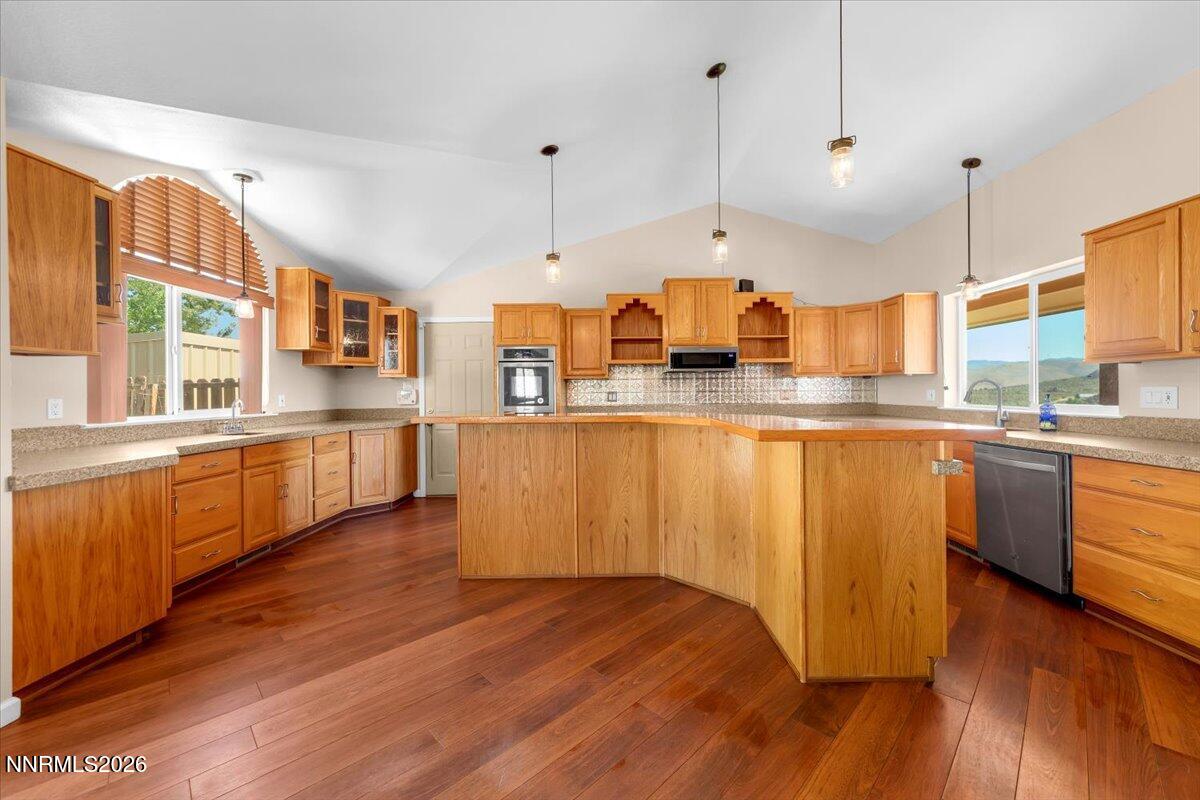 905 Thoroughbred Circle Property Photo 8